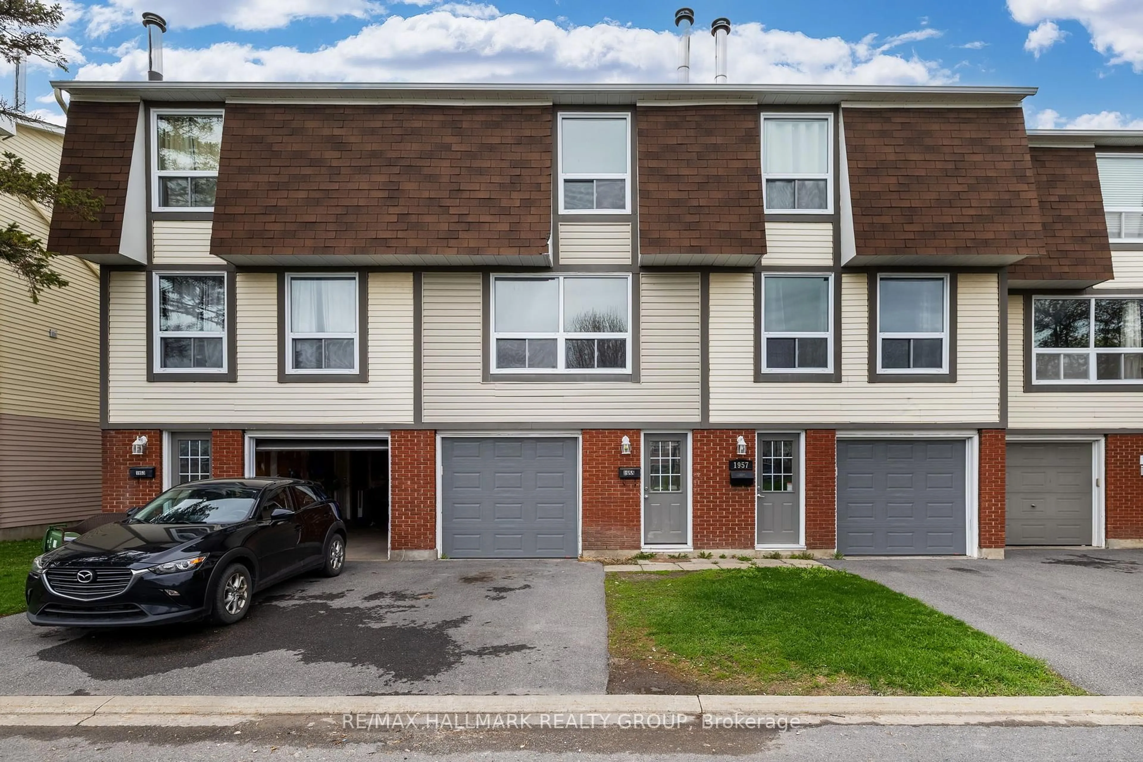 A pic from outside/outdoor area/front of a property/back of a property/a pic from drone, street for 1955 Greenway Pkwy #48, Ottawa Ontario K1B 5A9
