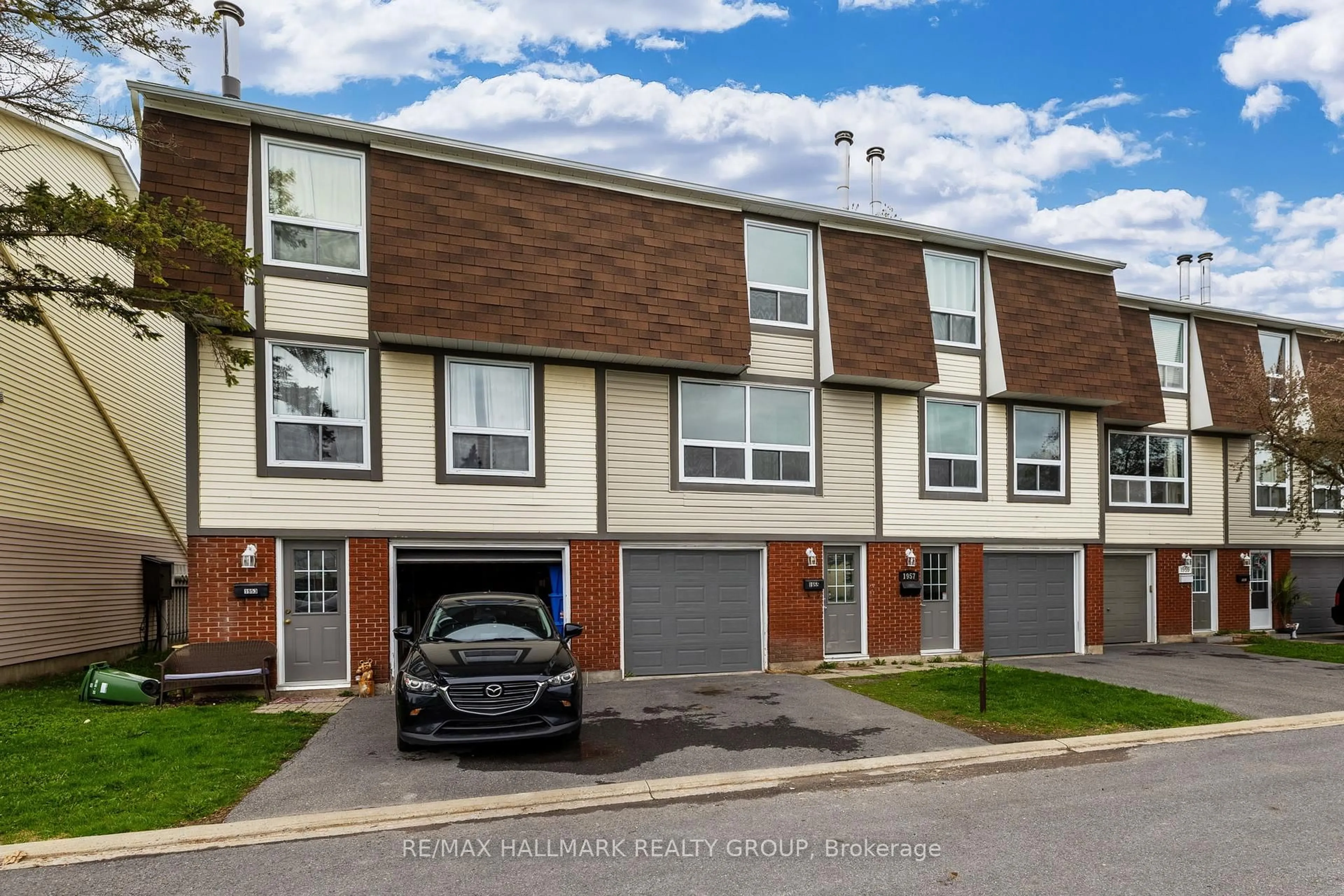Unknown for 1955 Greenway Pkwy #48, Ottawa Ontario K1B 5A9