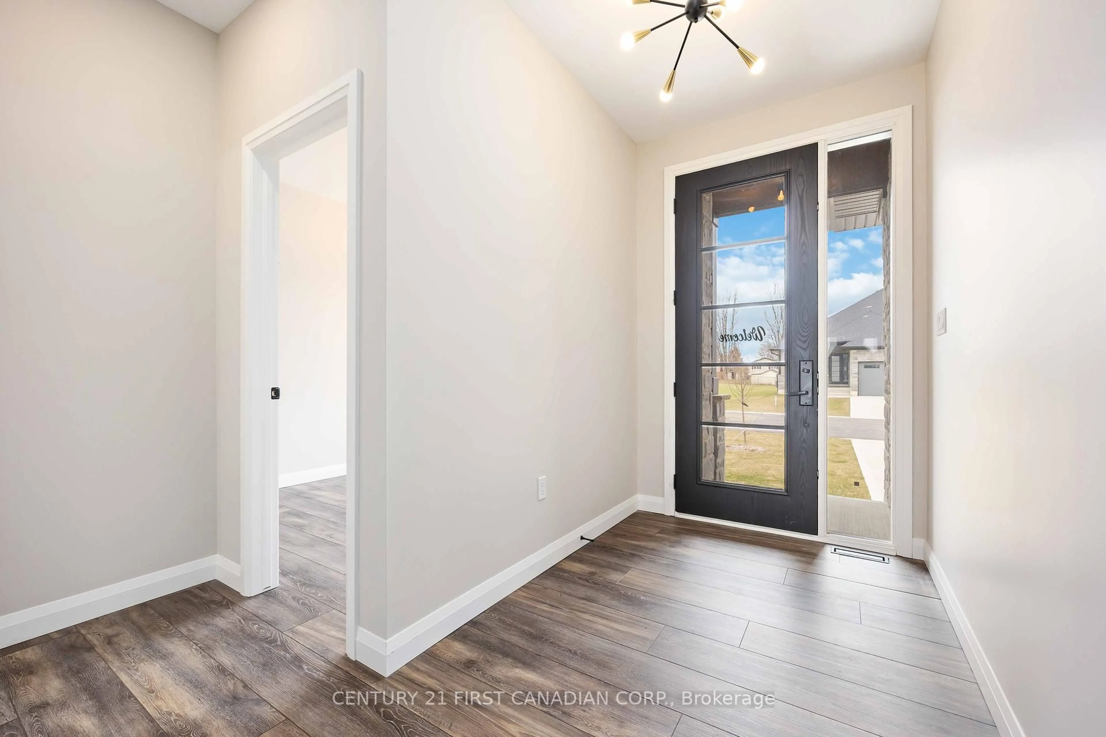 Indoor entryway for 482 Kip Lane, Plympton-Wyoming Ontario N0N 1T0