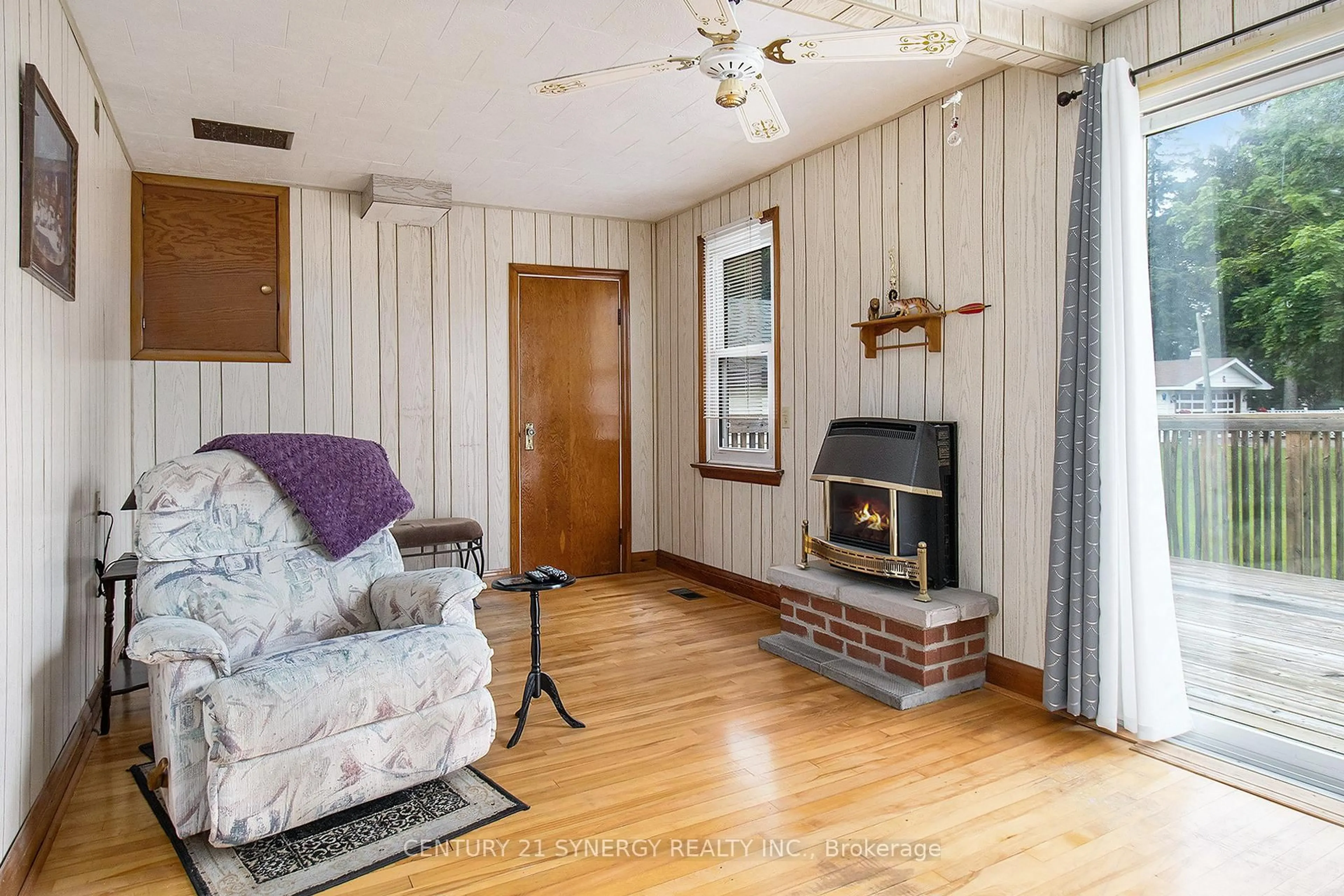 Living room with furniture, unknown for 46 Cornelia St, Smiths Falls Ontario K7A 1L7
