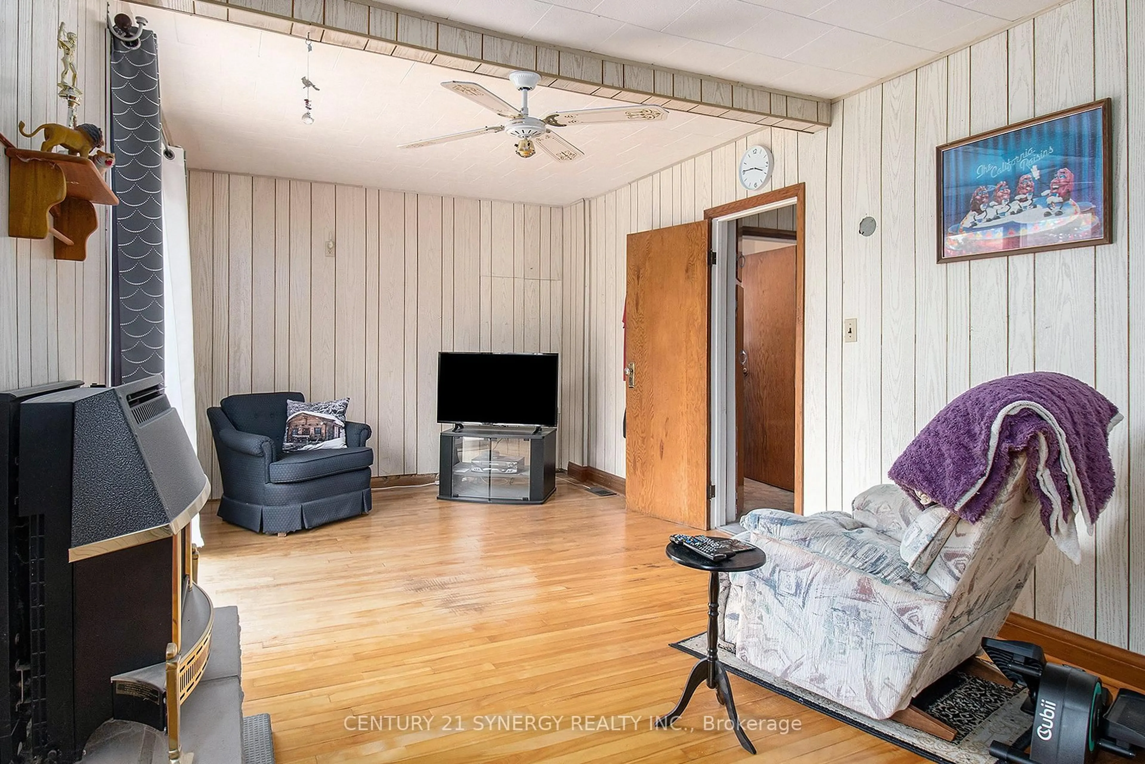 Living room with furniture, unknown for 46 Cornelia St, Smiths Falls Ontario K7A 1L7