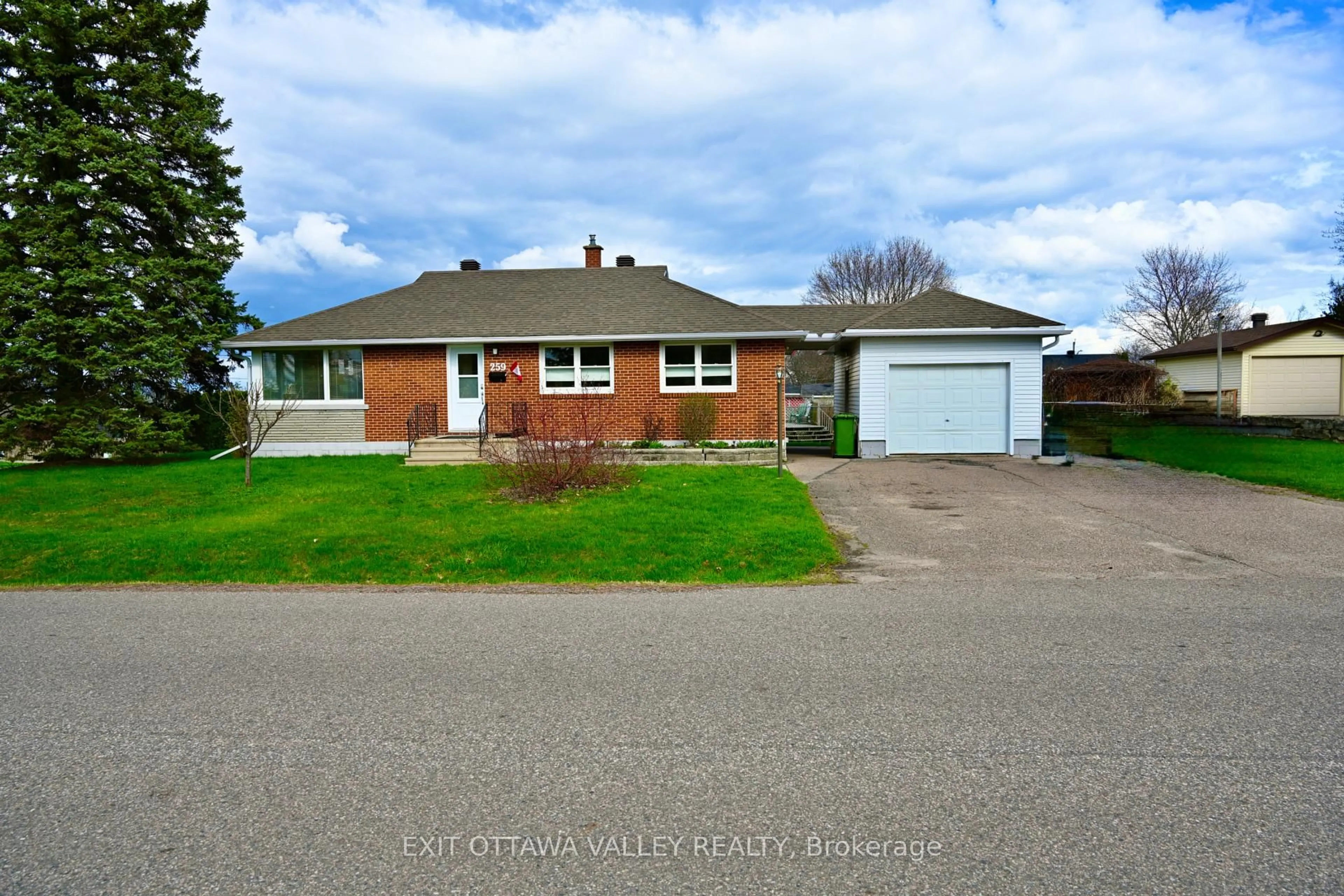 A pic from outside/outdoor area/front of a property/back of a property/a pic from drone, street for 259 Patricia Ave, Pembroke Ontario K8A 2B7