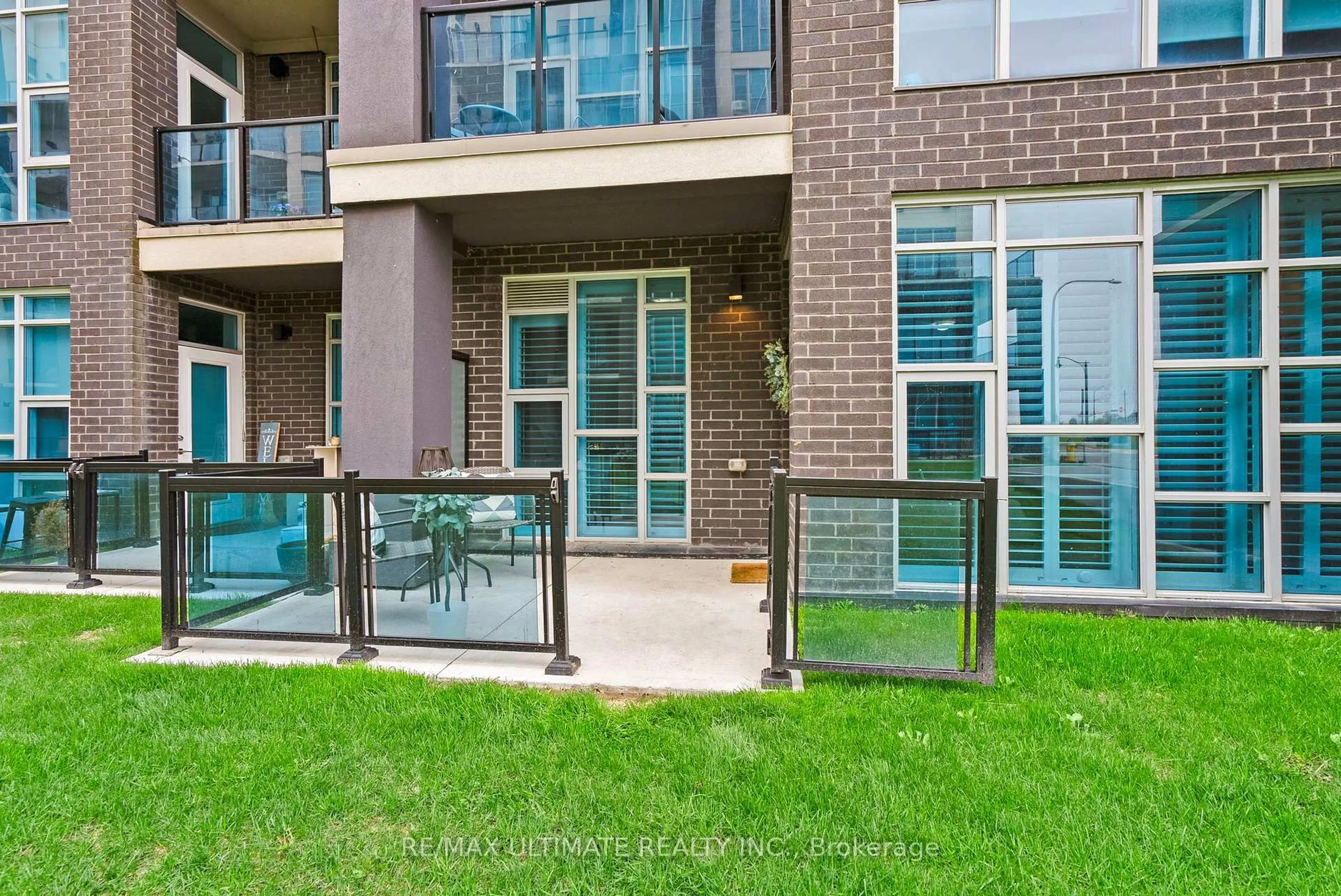 Patio, water/lake/river/ocean view for 10 Concord Pl #110, Grimsby Ontario L3M 0G6