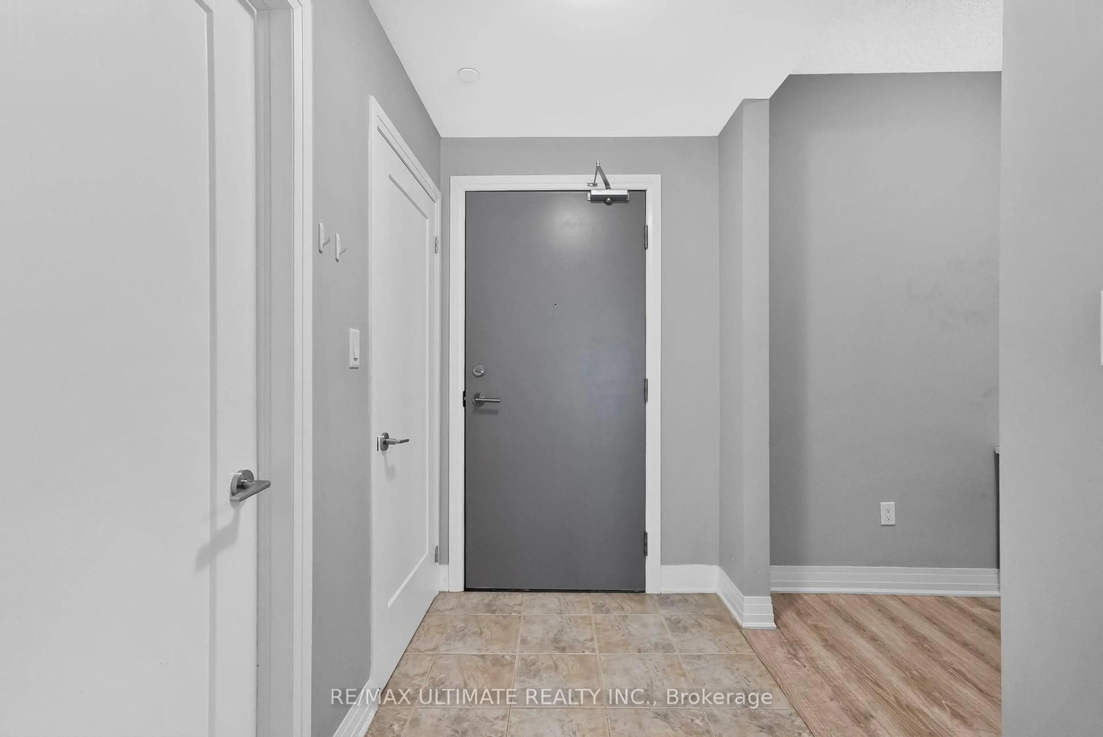 Indoor entryway for 10 Concord Pl #110, Grimsby Ontario L3M 0G6