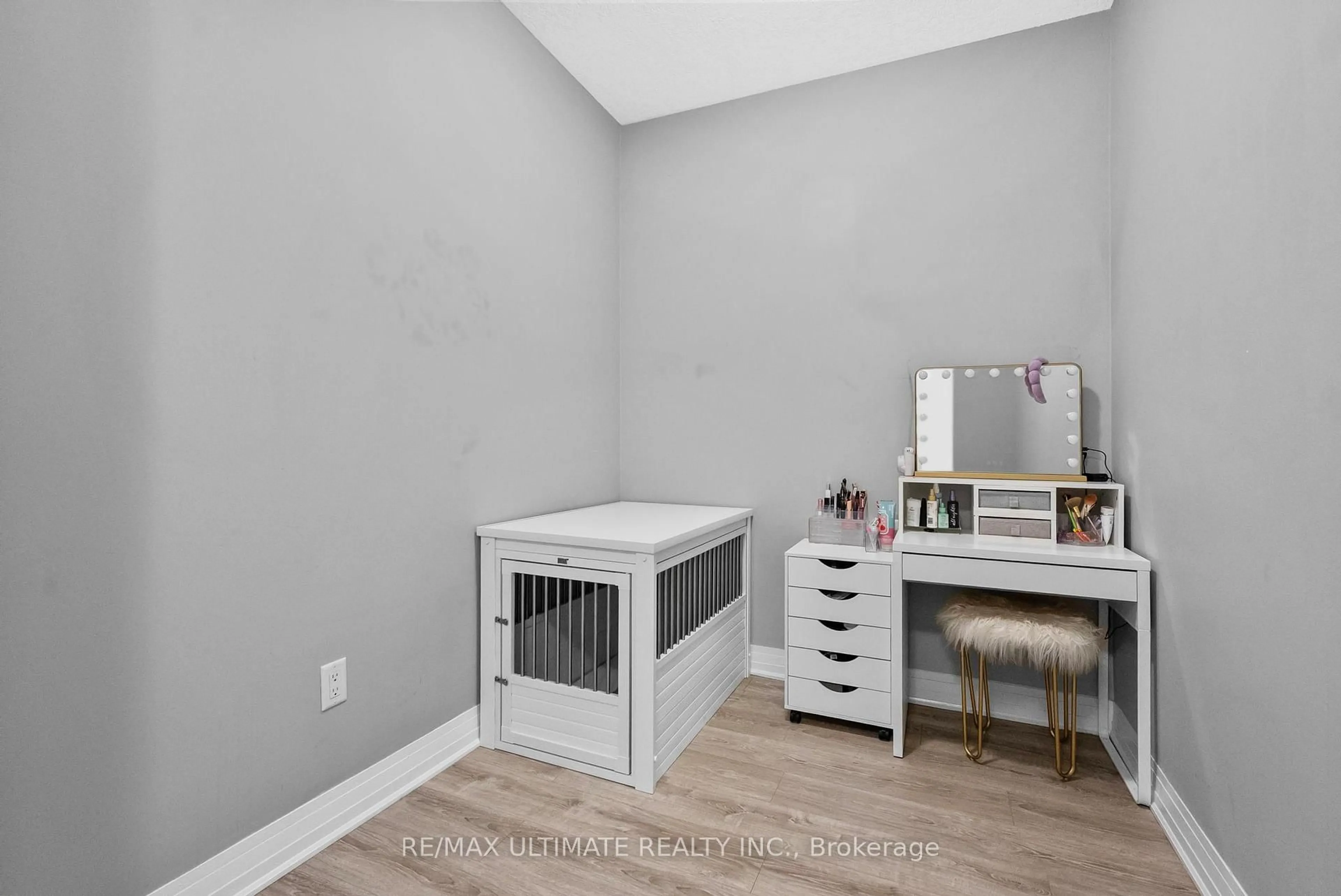 A pic of a room for 10 Concord Pl #110, Grimsby Ontario L3M 0G6