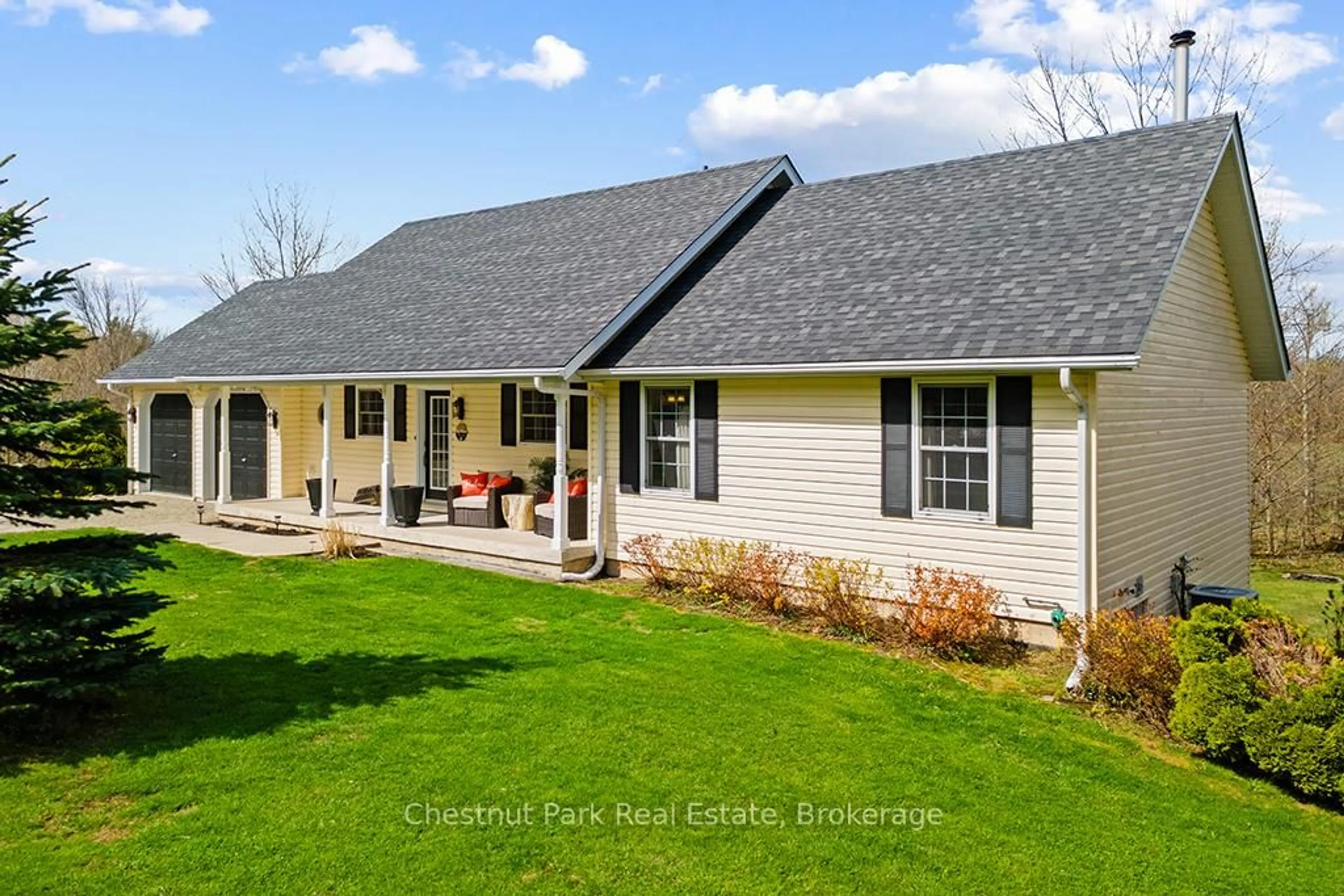 Home with vinyl exterior material, water/lake/river/ocean view for 517792 Concession 5 N/A, Meaford Ontario N4K 5W4