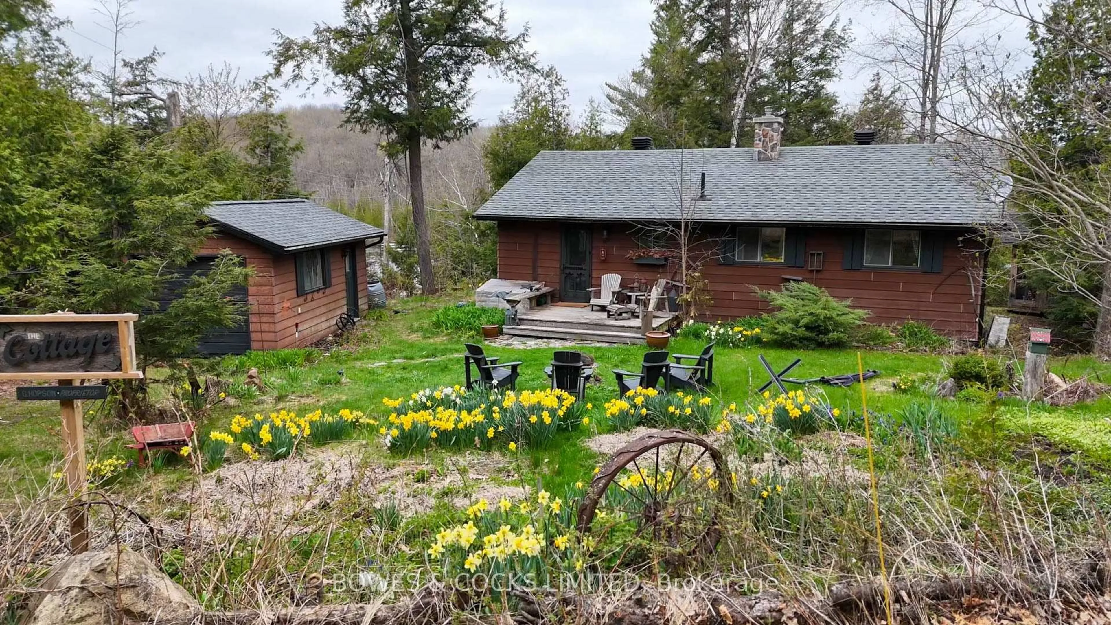 A pic from outside/outdoor area/front of a property/back of a property/a pic from drone, mountain view for 187 Corral Post Lane, Coe Hill Ontario K0L 1P0