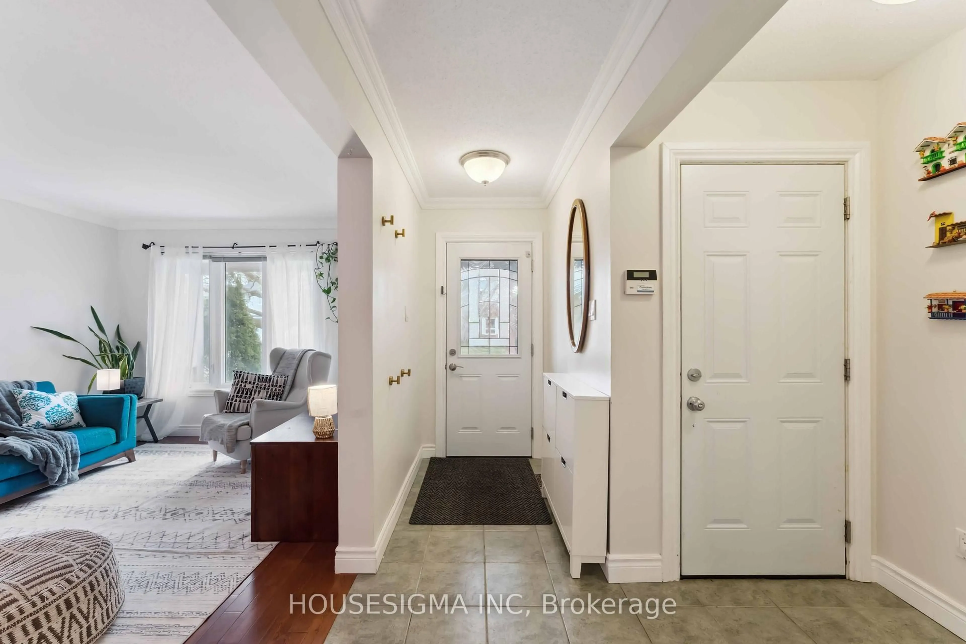 Indoor entryway for 6671 Tooney Dr, Ottawa Ontario K1C 6R1