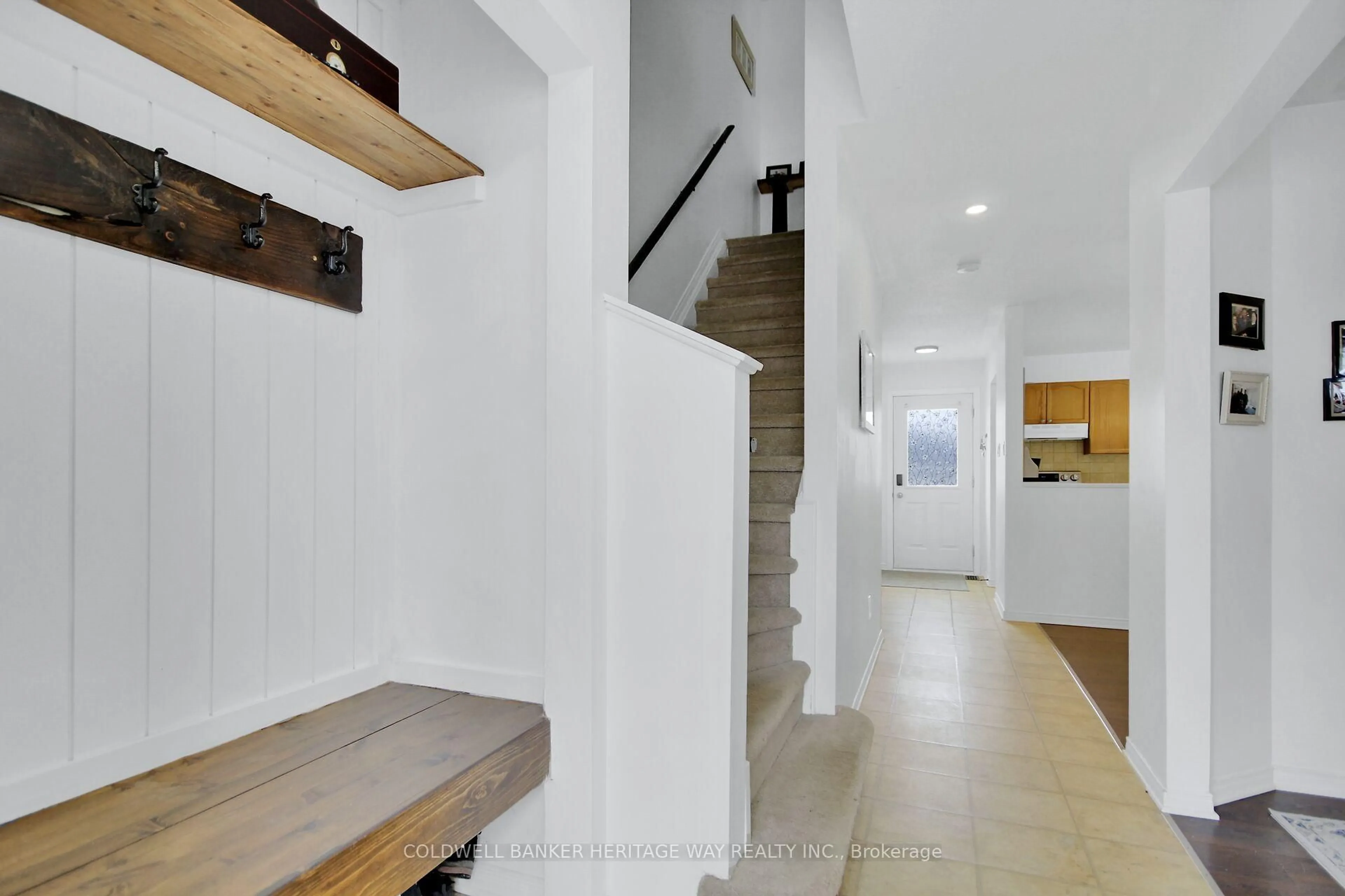Indoor entryway for 71 Johnston St, Carleton Place Ontario K7C 4R7