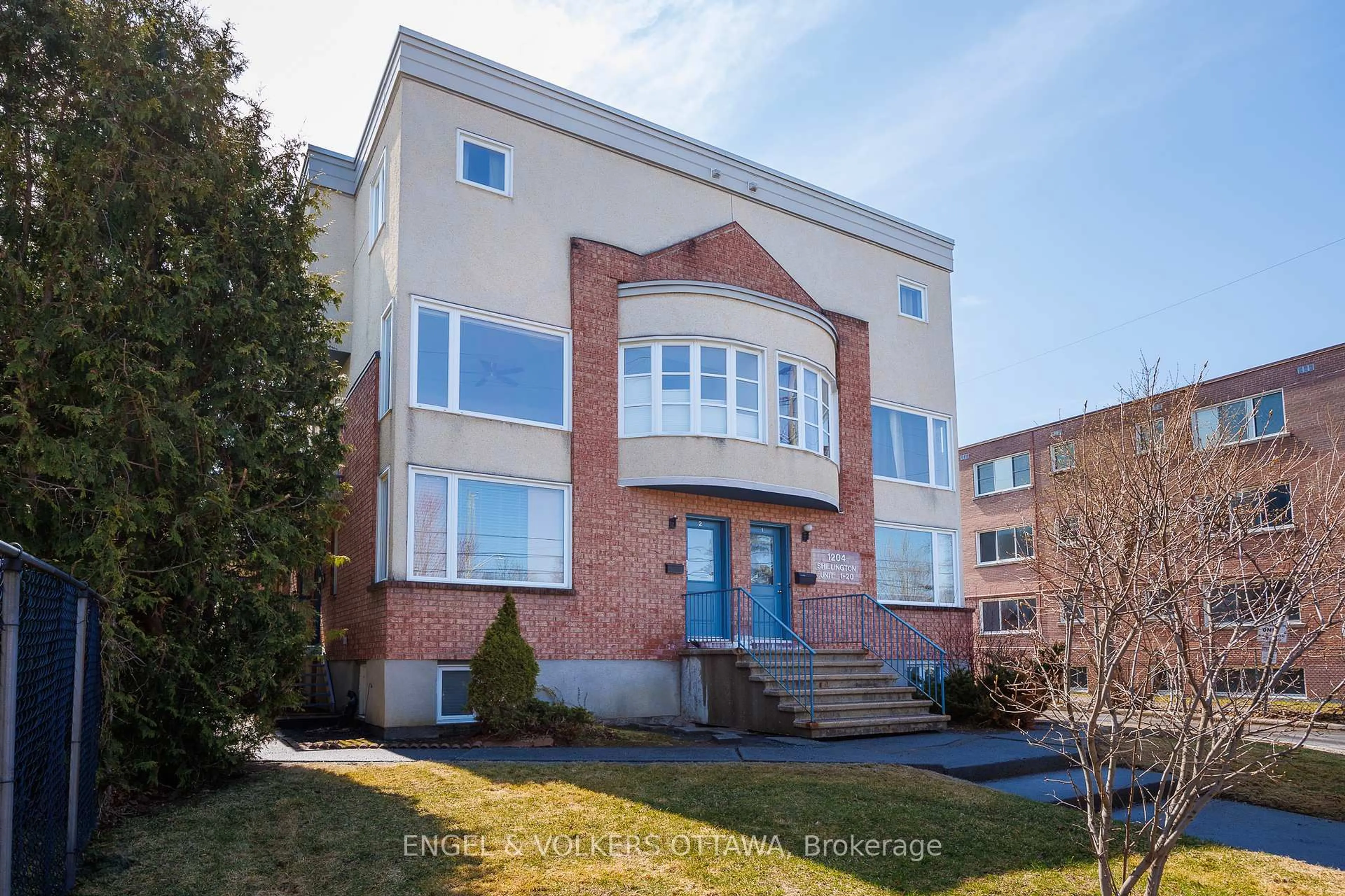 Home with brick exterior material, building for 1204 SHILLINGTON Ave #2, Ottawa Ontario K1Z 7Z4