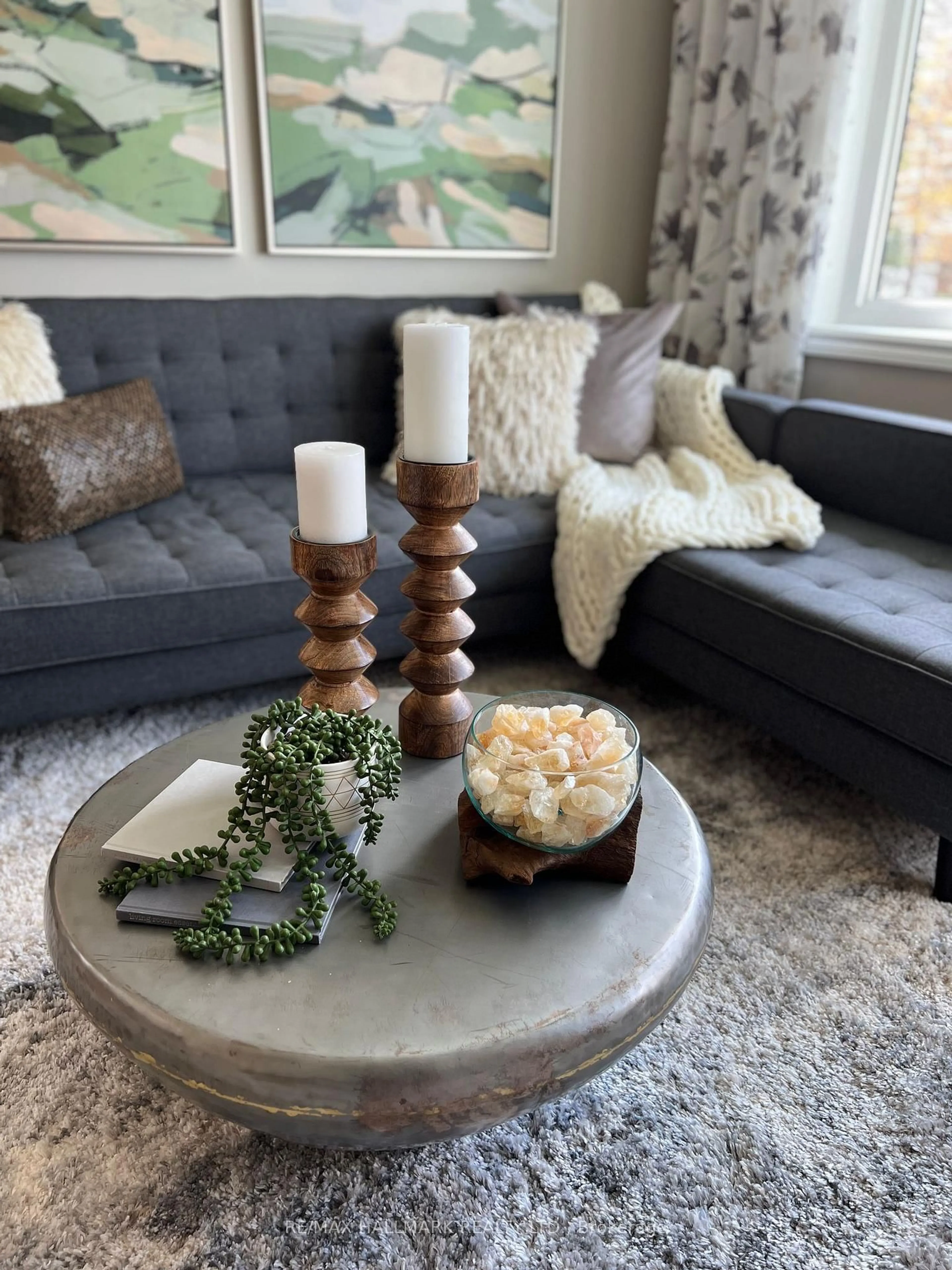 Living room with furniture, unknown for 8 Mayfair Crt, Guelph Ontario N1G 2S1