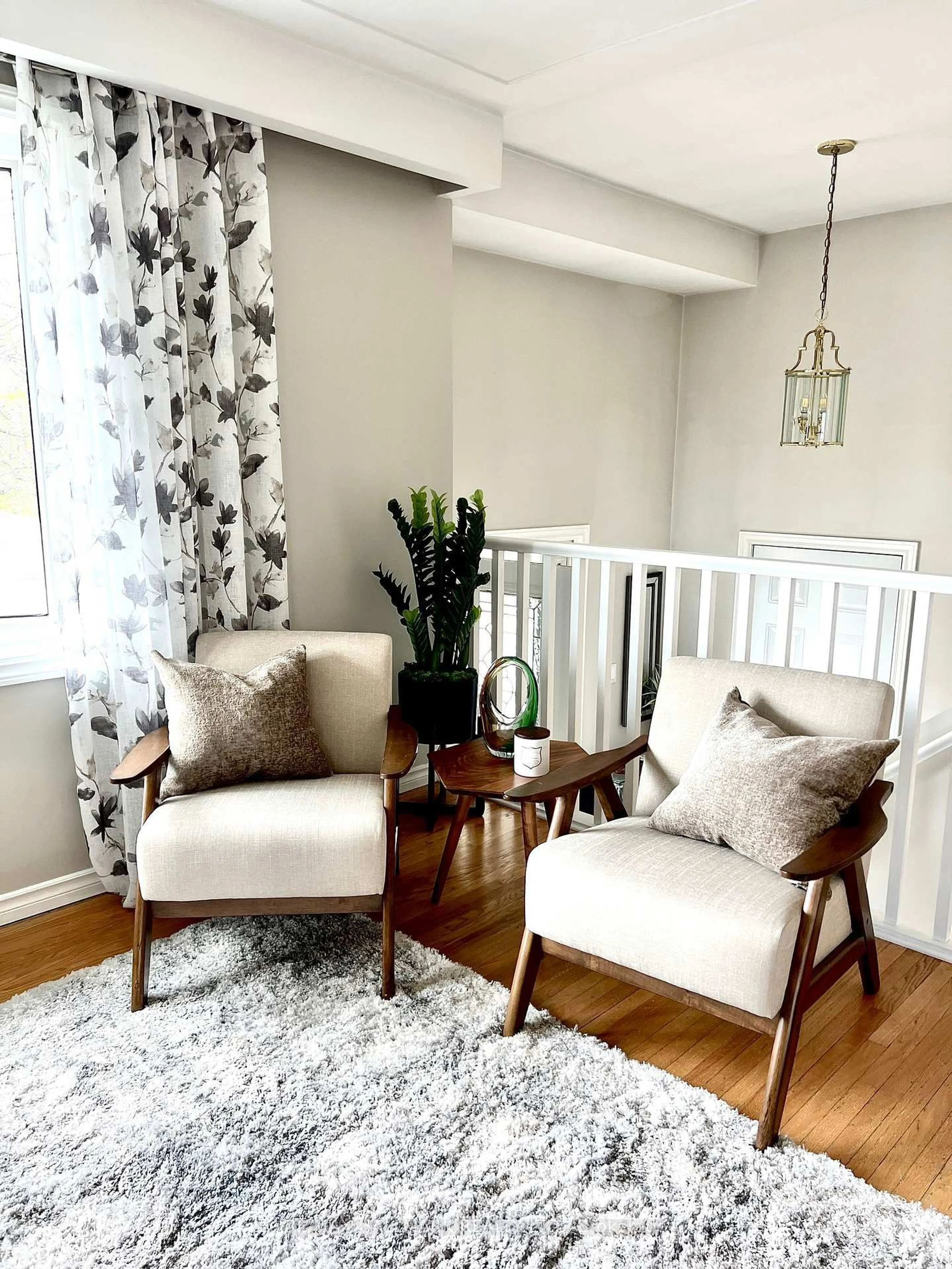 Living room with furniture, unknown for 8 Mayfair Crt, Guelph Ontario N1G 2S1