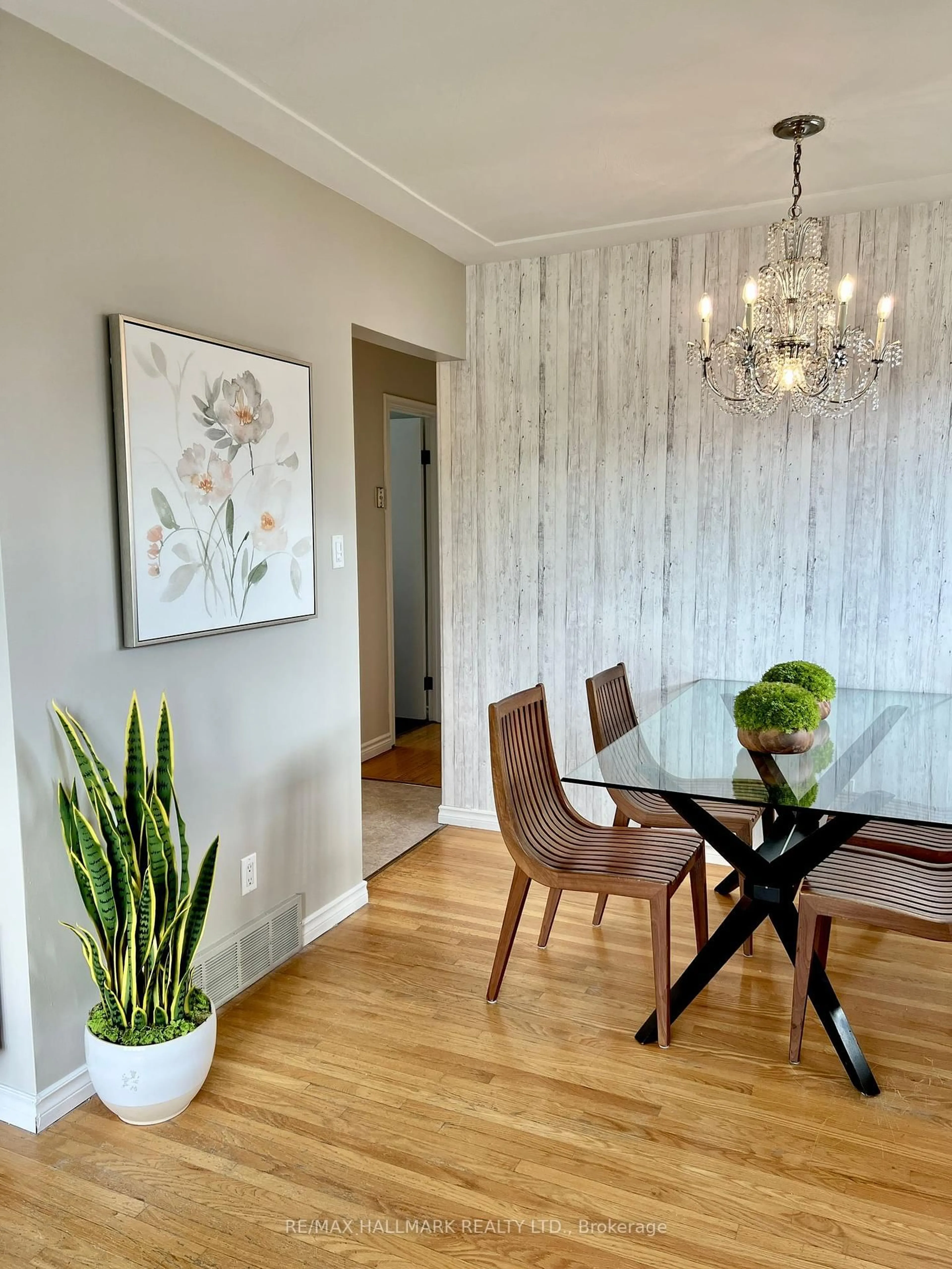 Dining room, wood/laminate floor for 8 Mayfair Crt, Guelph Ontario N1G 2S1