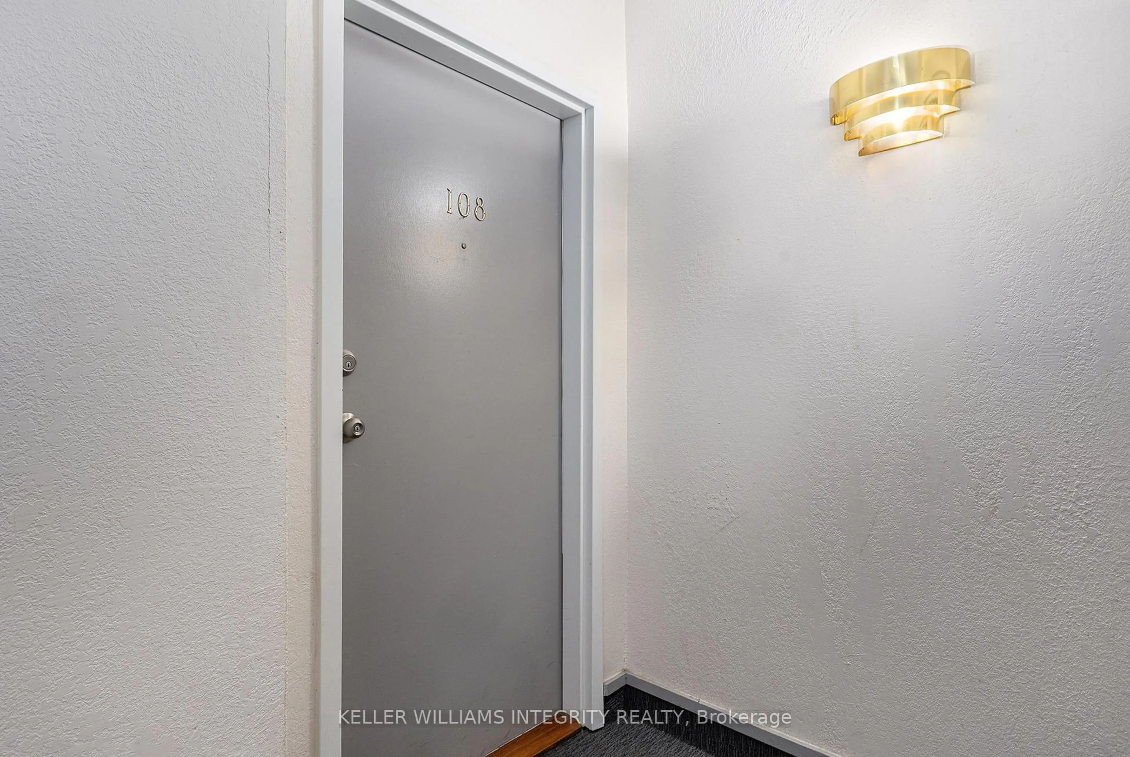 Indoor entryway for 270 Lorry Greenberg Dr #108, Ottawa Ontario K1T 3K2
