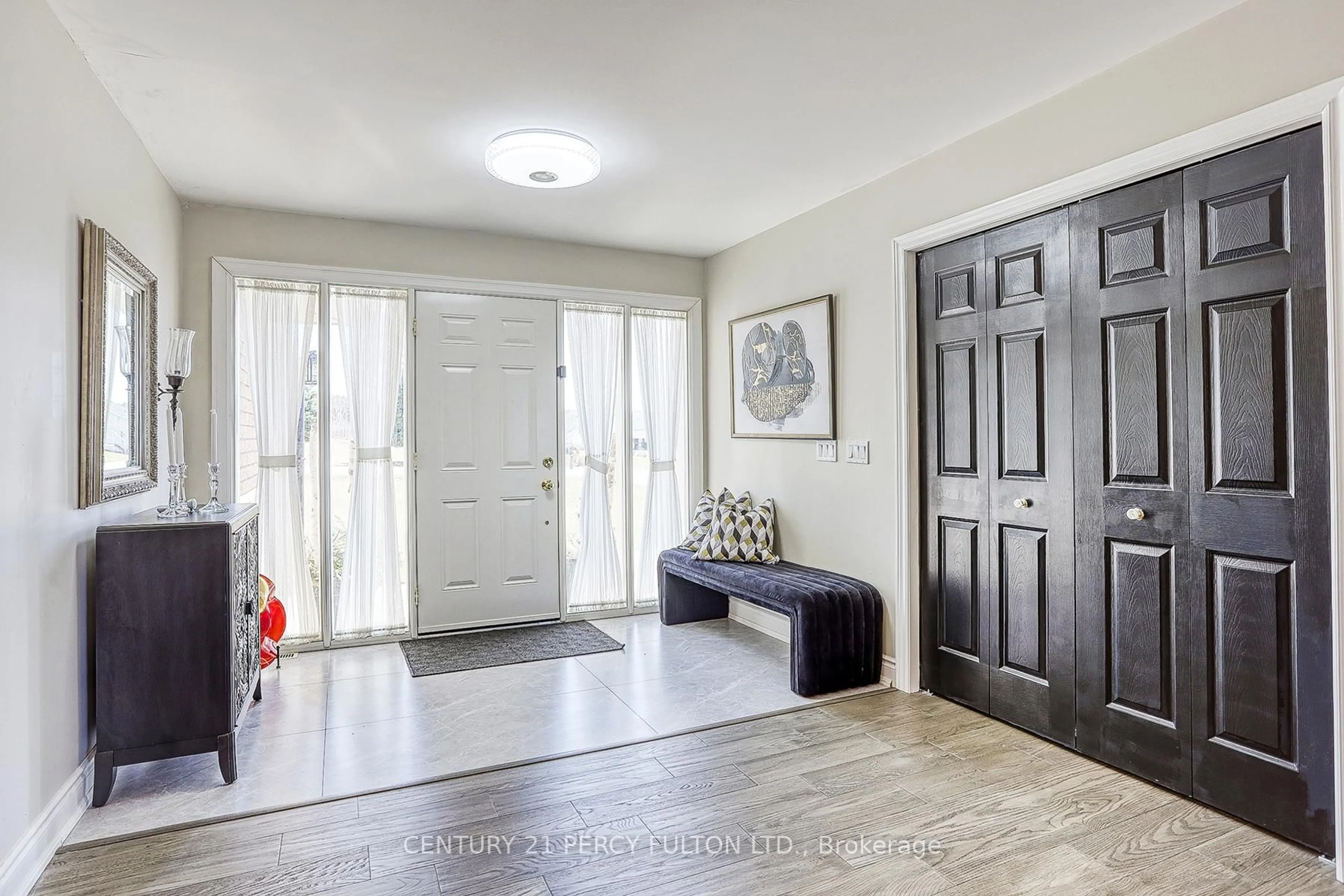 Indoor entryway for 9714 Corkery Rd, Hamilton Township Ontario K0K 1C0
