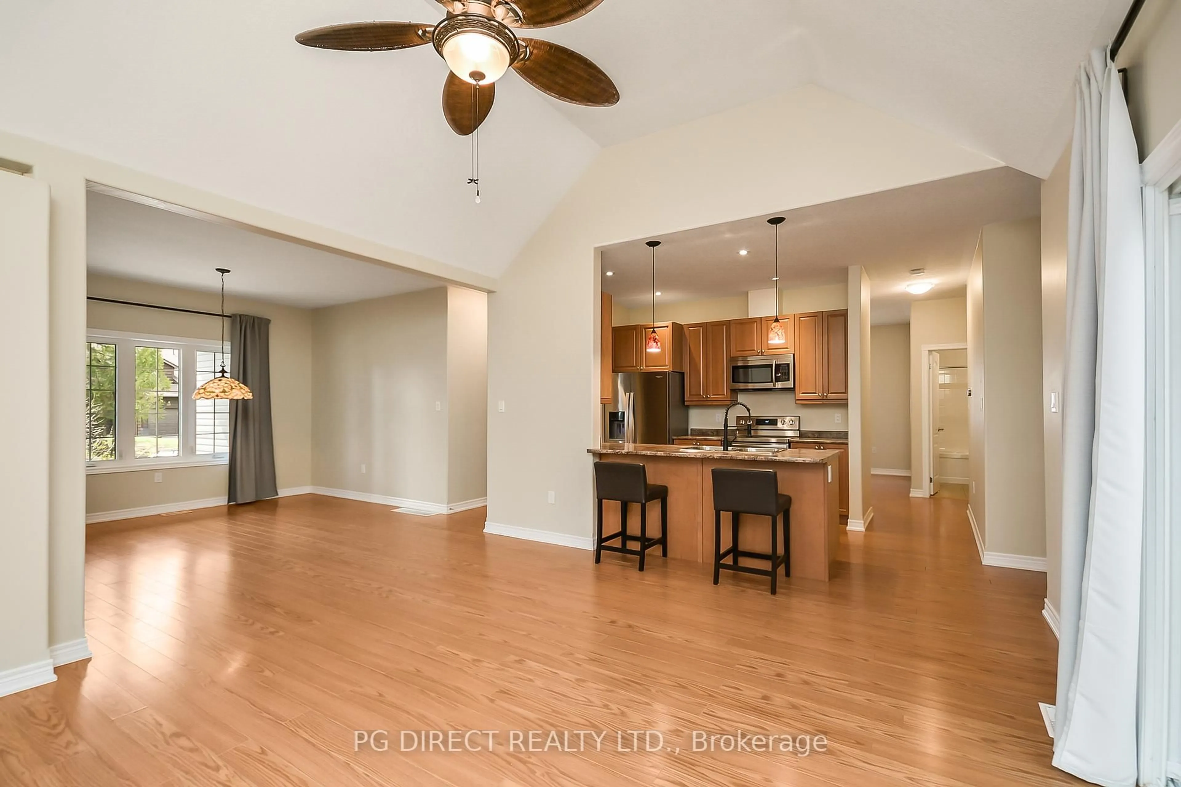 Open concept kitchen, wood/laminate floor for 11 Oakwood Hts, Bracebridge Ontario P1L 2G5
