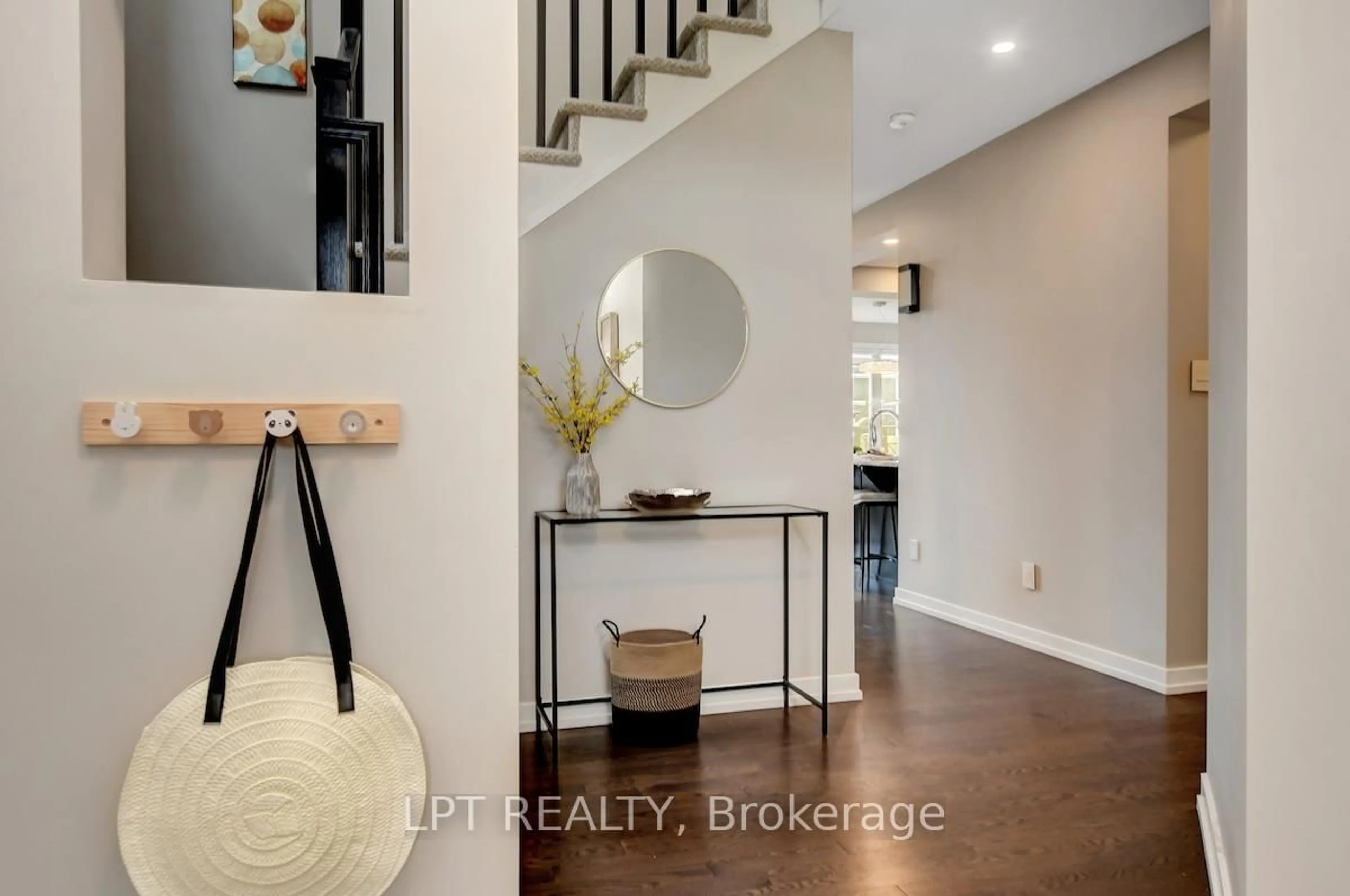 Indoor entryway for 319 Oxer Pl, Ottawa Ontario K2V 0C6