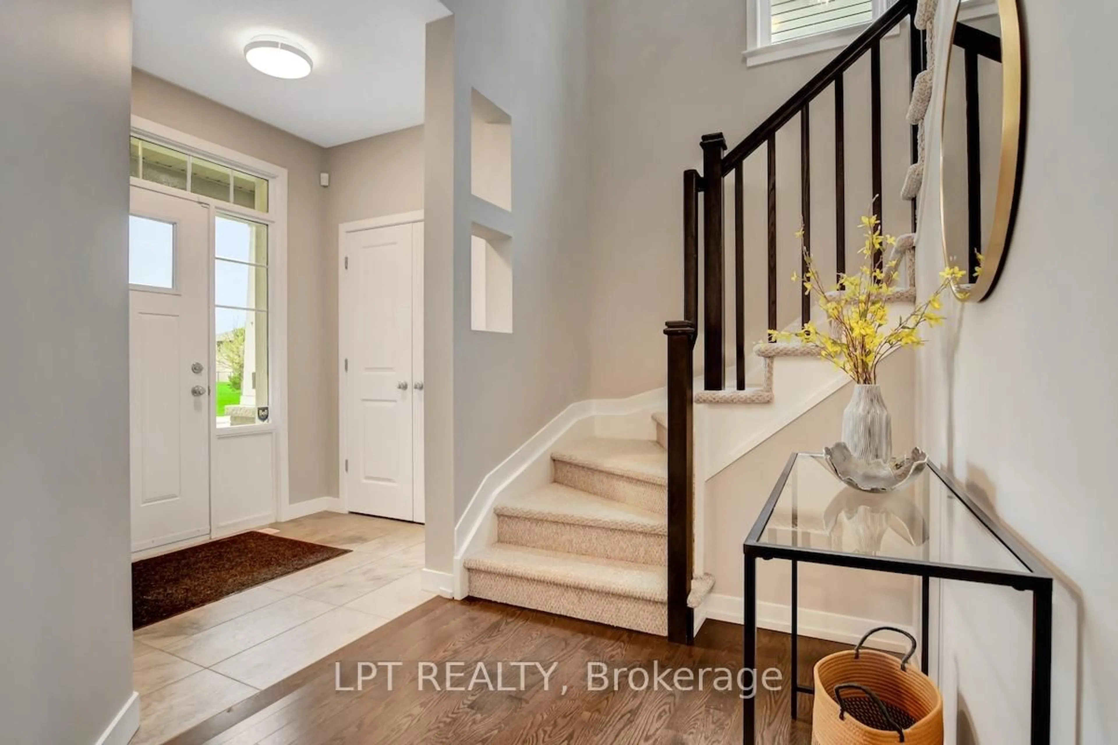 Indoor entryway for 319 Oxer Pl, Ottawa Ontario K2V 0C6