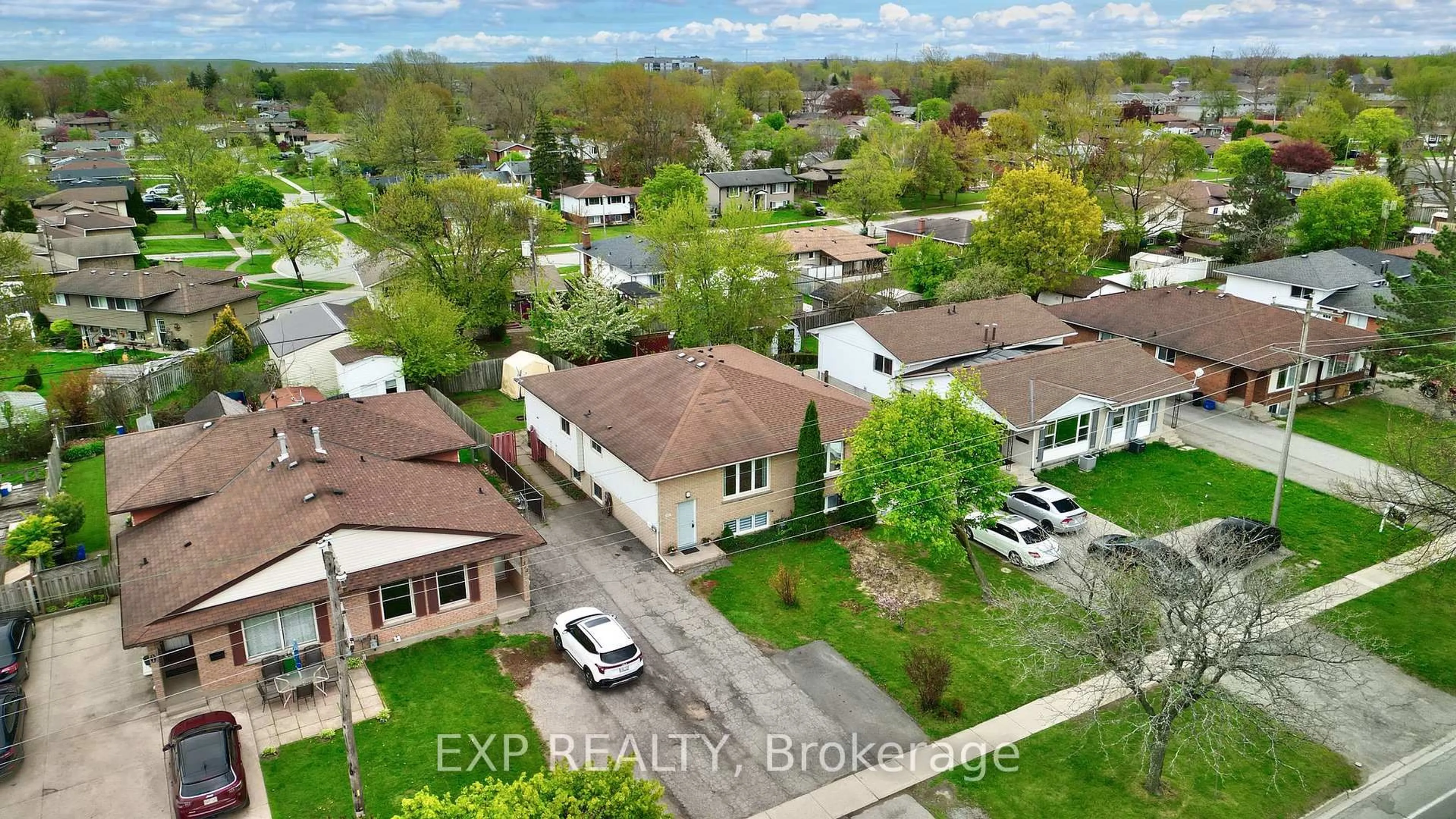 A pic from outside/outdoor area/front of a property/back of a property/a pic from drone, street for 510 First Ave, Welland Ontario L3C 6A7