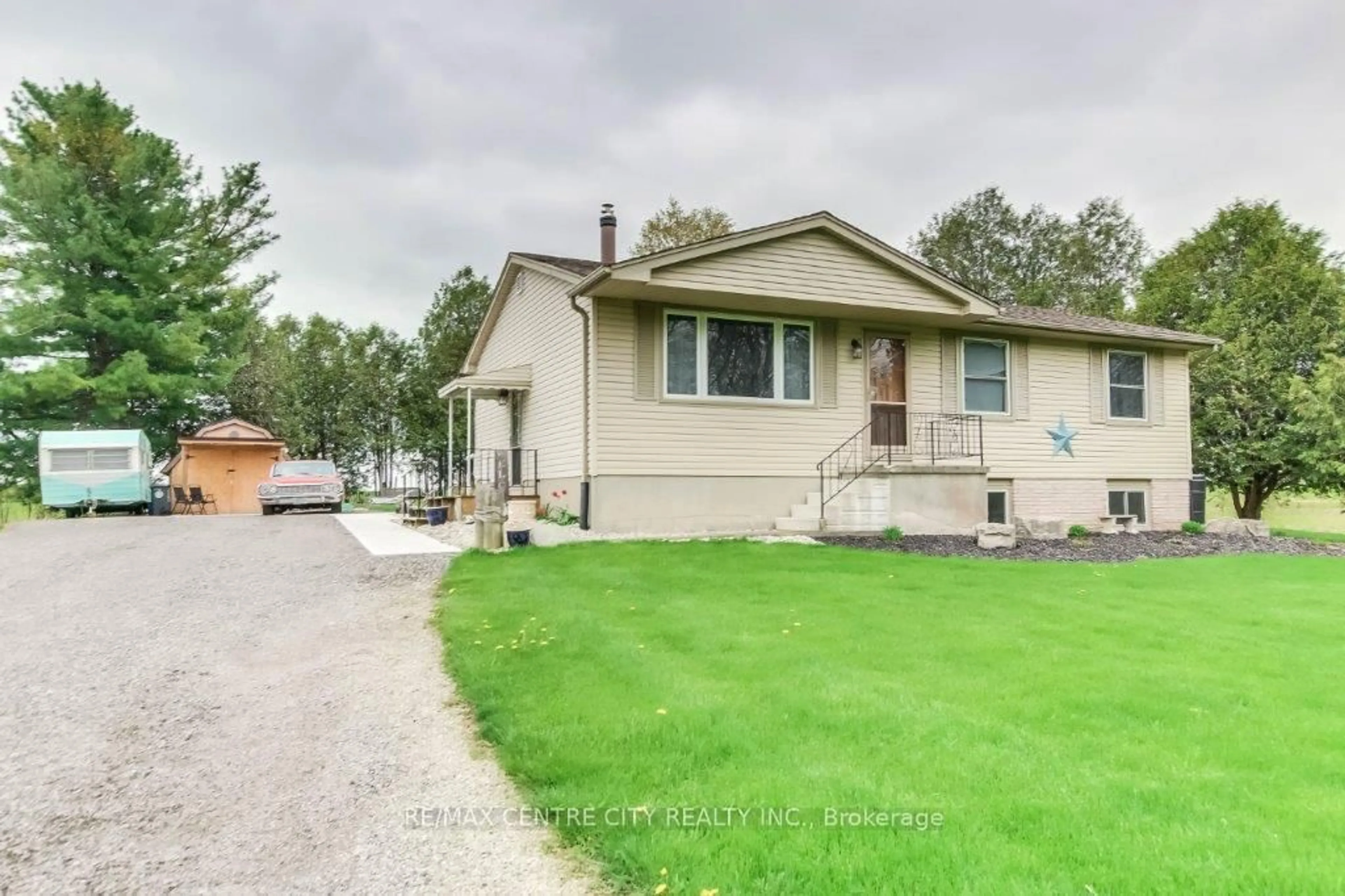 A pic from outside/outdoor area/front of a property/back of a property/a pic from drone, street for 44287 SPARTA Line, St. Thomas Ontario N5P 3S8
