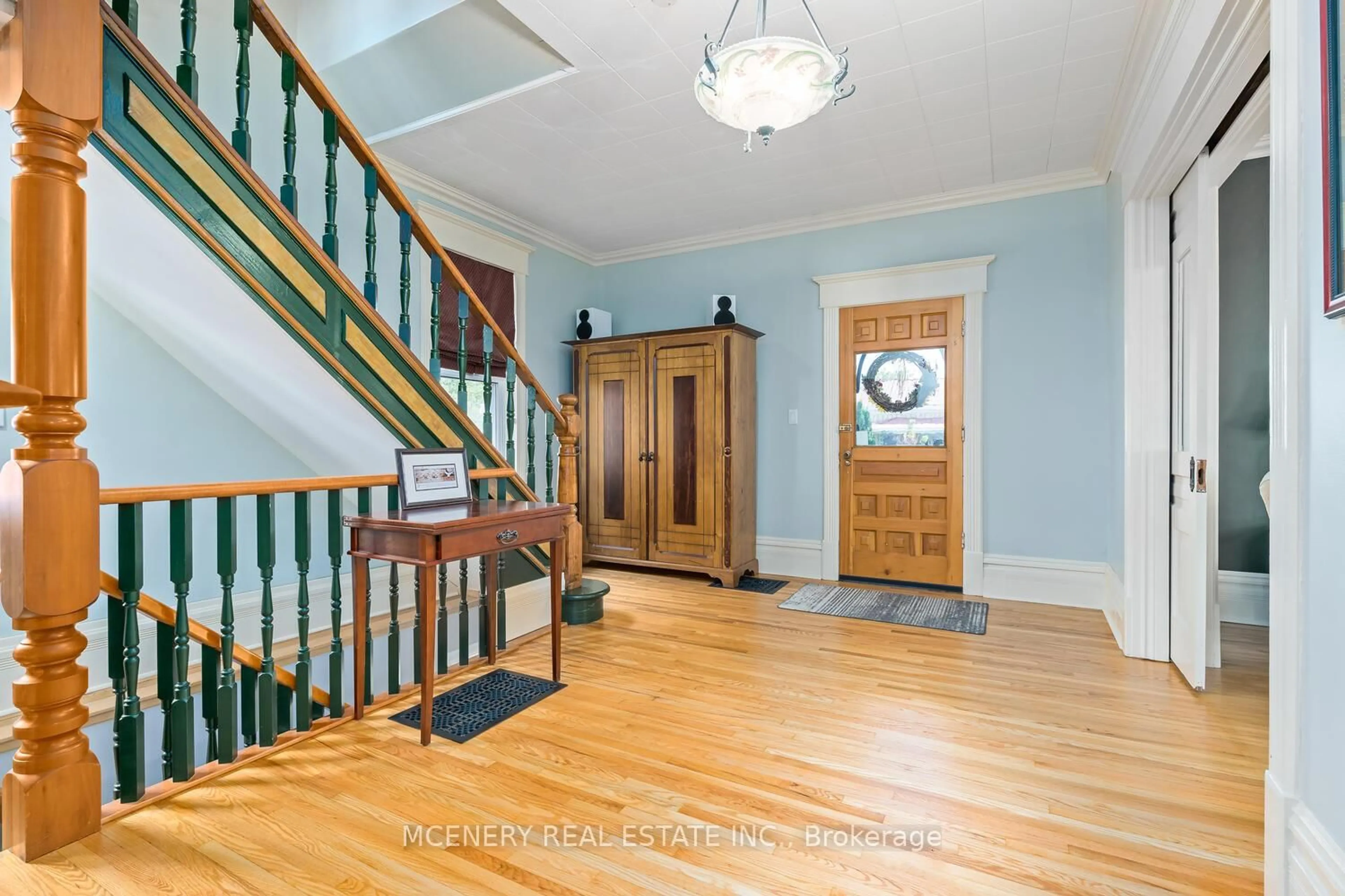 Indoor foyer for 7 CHURCH Blvd, Erin Ontario N0B 1T0