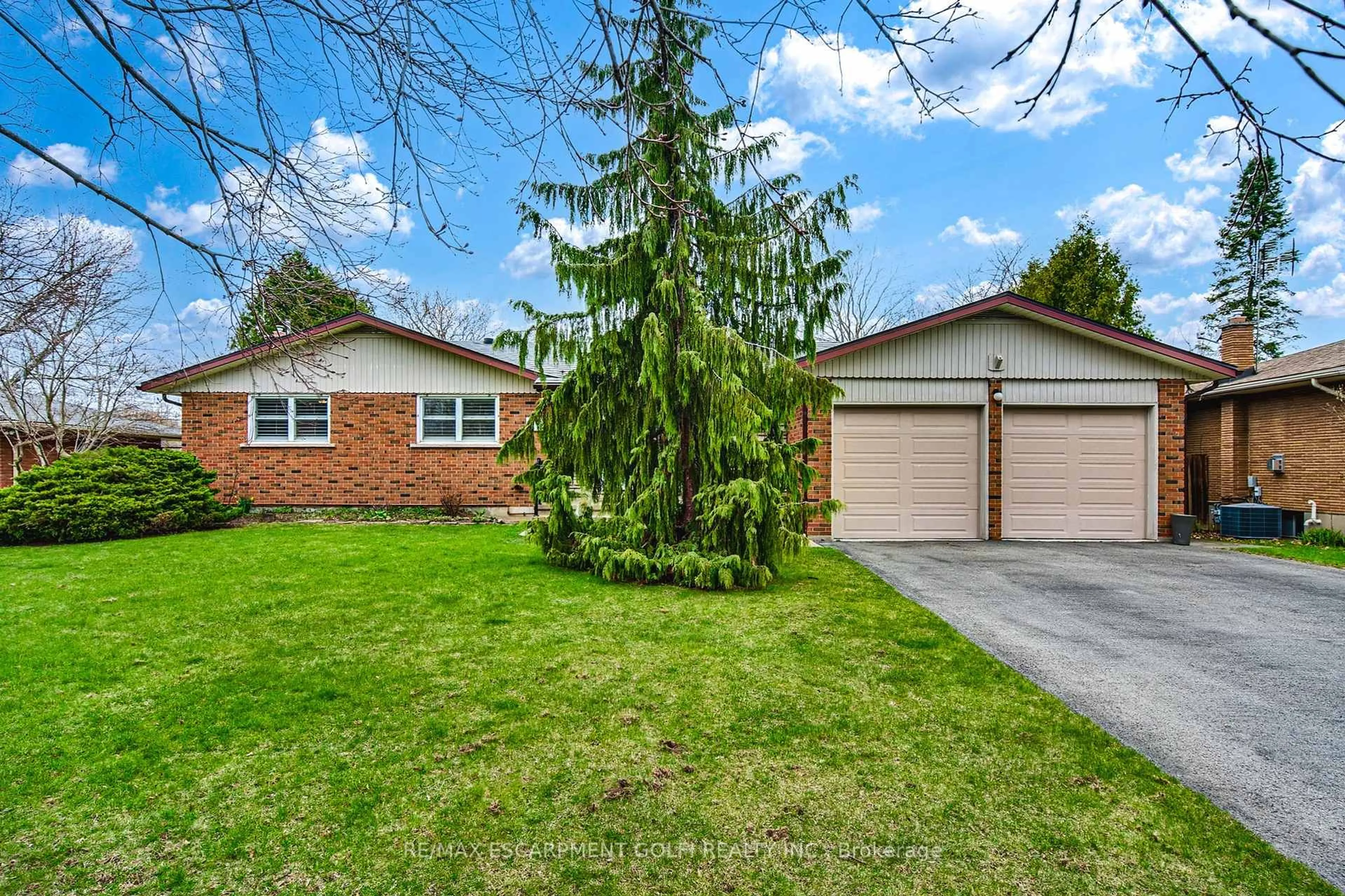 Home with brick exterior material, street for 57 Richelieu Dr, St. Catharines Ontario L2M 2C3