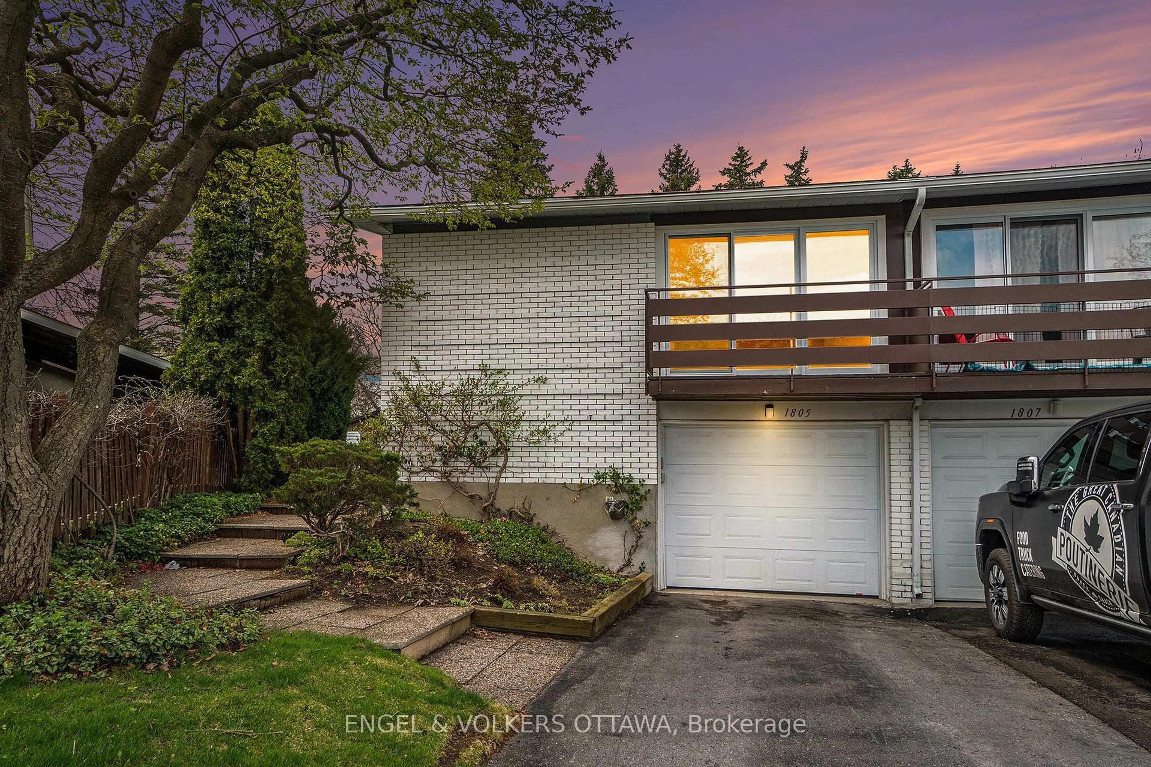 Unknown for 1805 Applegrove Crt, Gloucester Ontario K1J 6S4