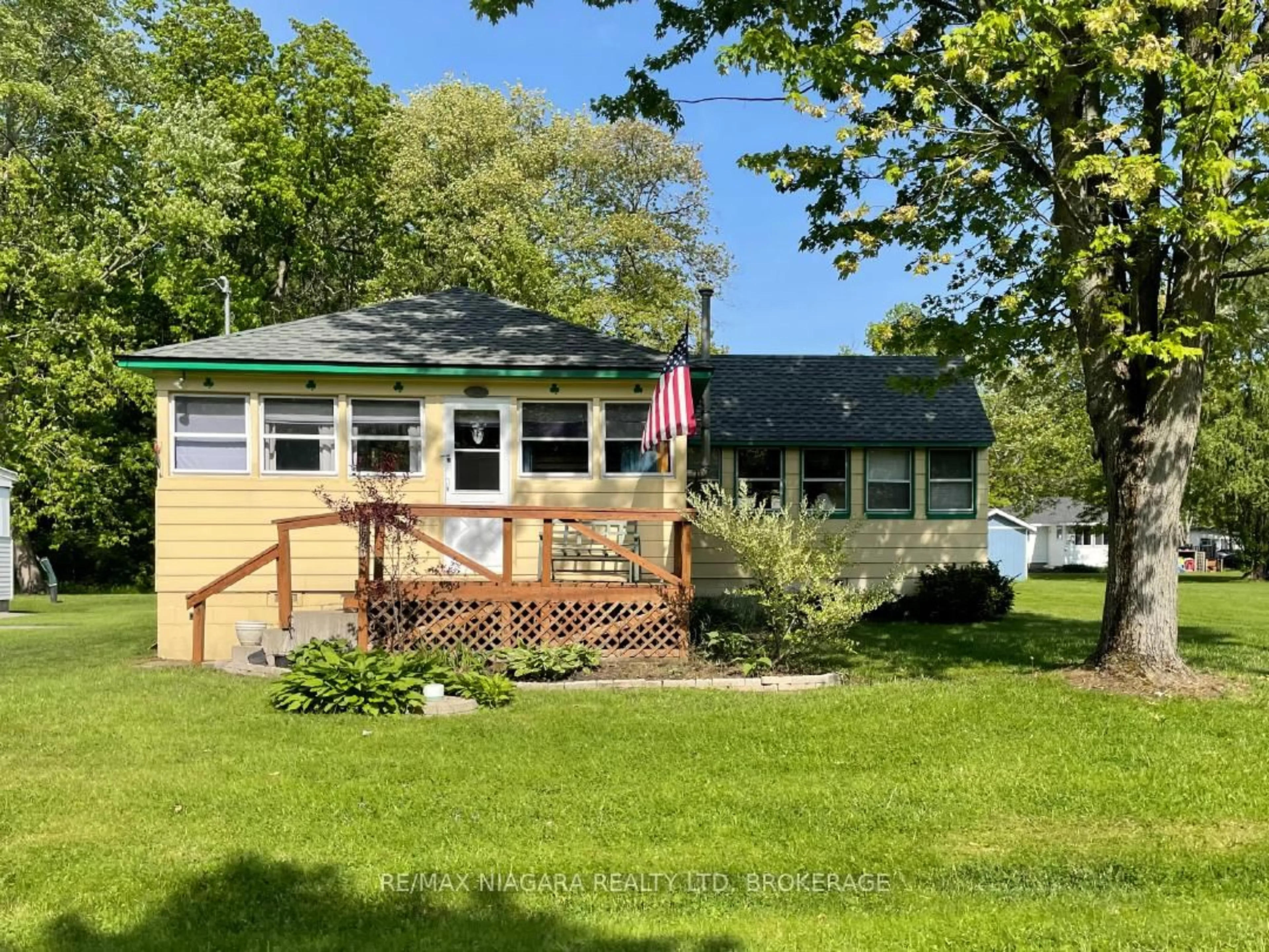A pic from outside/outdoor area/front of a property/back of a property/a pic from drone, water/lake/river/ocean view for 12661 Campbell Rd, Wainfleet Ontario L0S 1V0