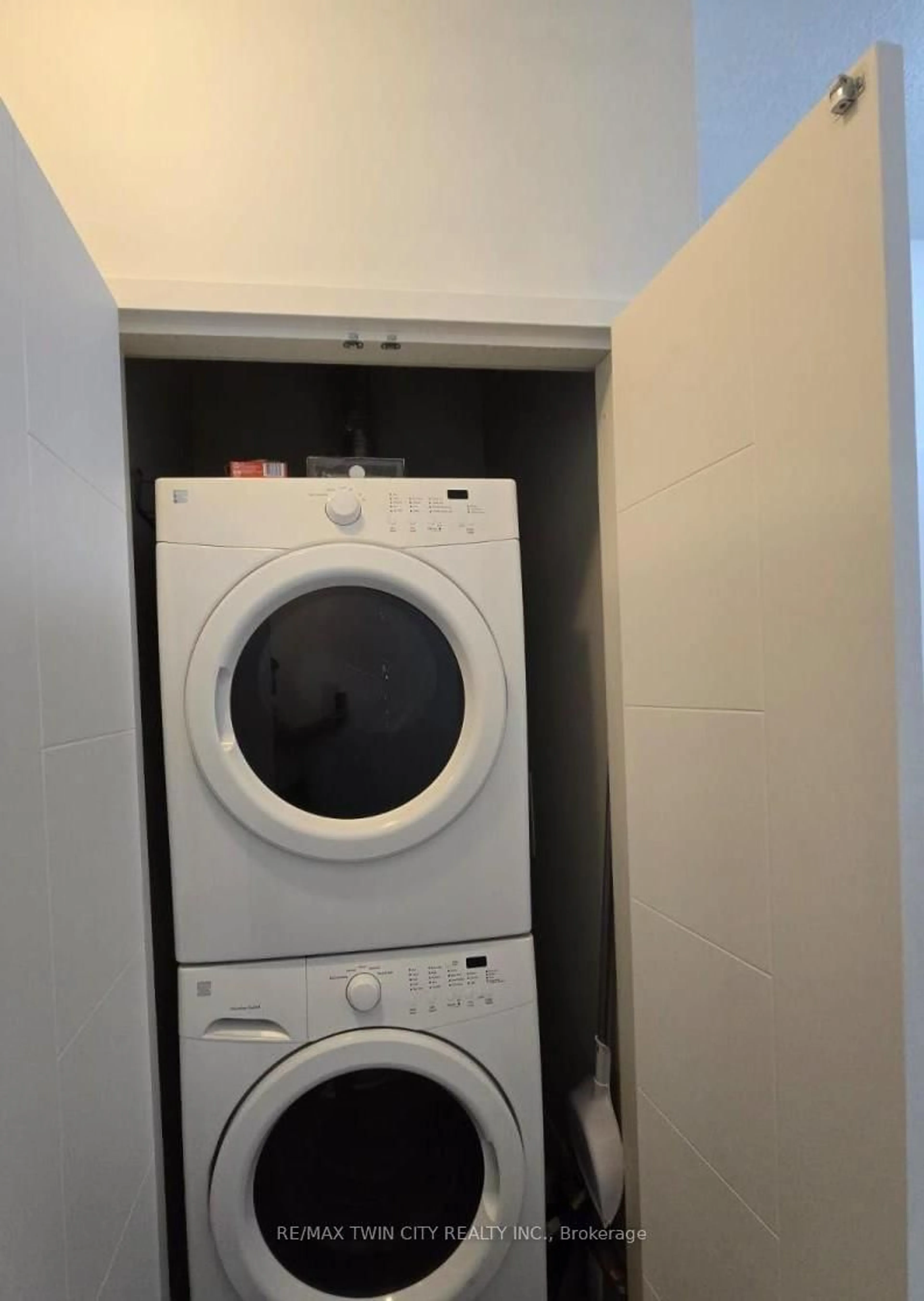 Laundry room for 62 Balsam St #T101, Waterloo Ontario N2L 3H2
