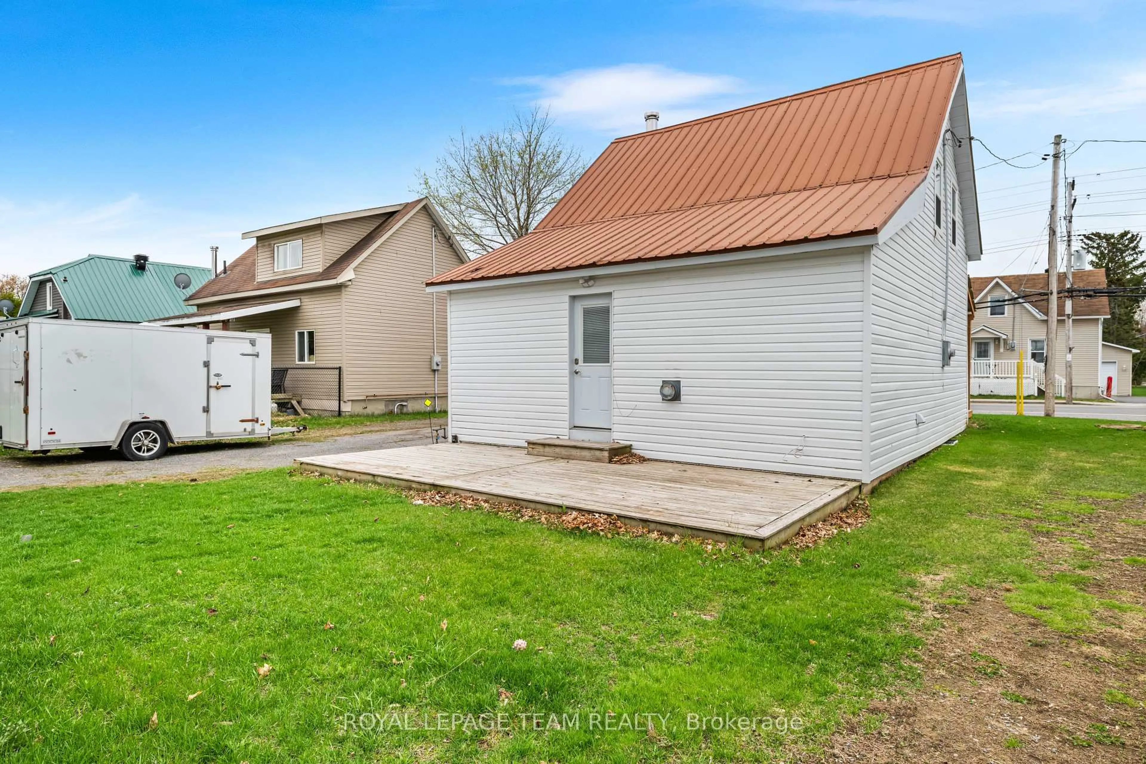 A pic from outside/outdoor area/front of a property/back of a property/a pic from drone, street for 3627 Champlain St, Clarence-Rockland Ontario K0A 1E0