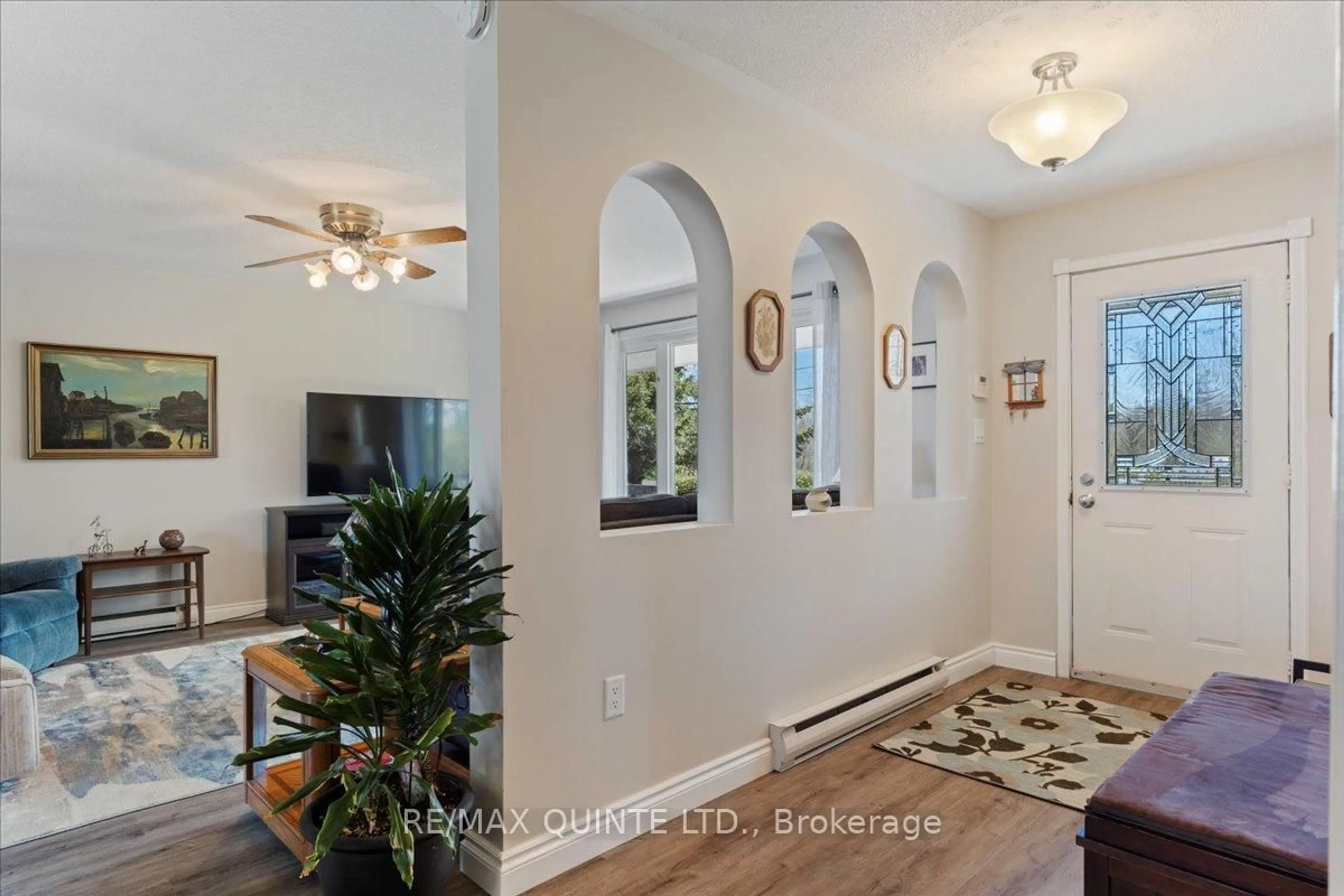 Indoor entryway for 321 Rosebush Rd, Stirling Ontario K0K 3E0