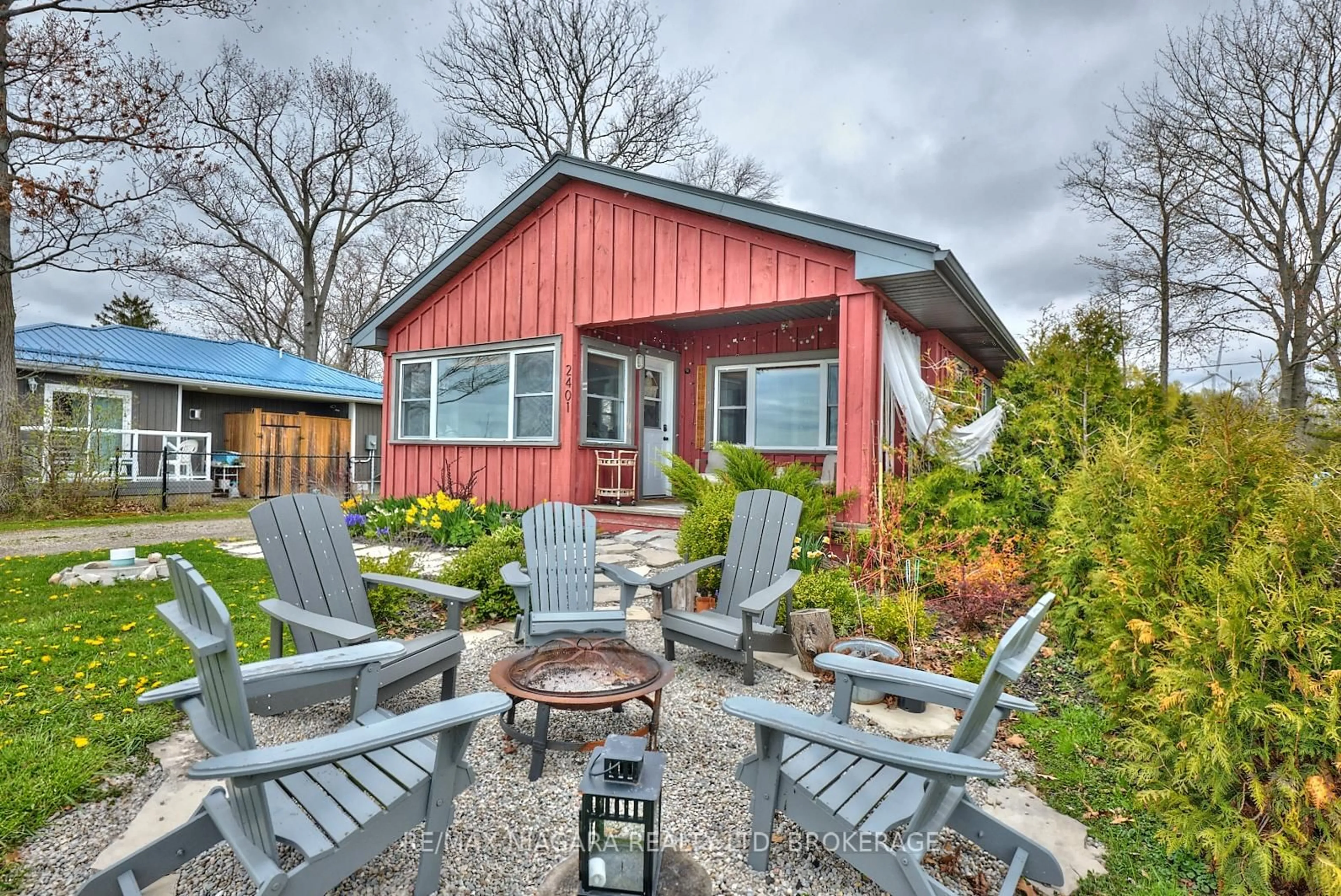 Patio, street for 2401 Lakeshore Rd, Haldimand Ontario N1A 2W8