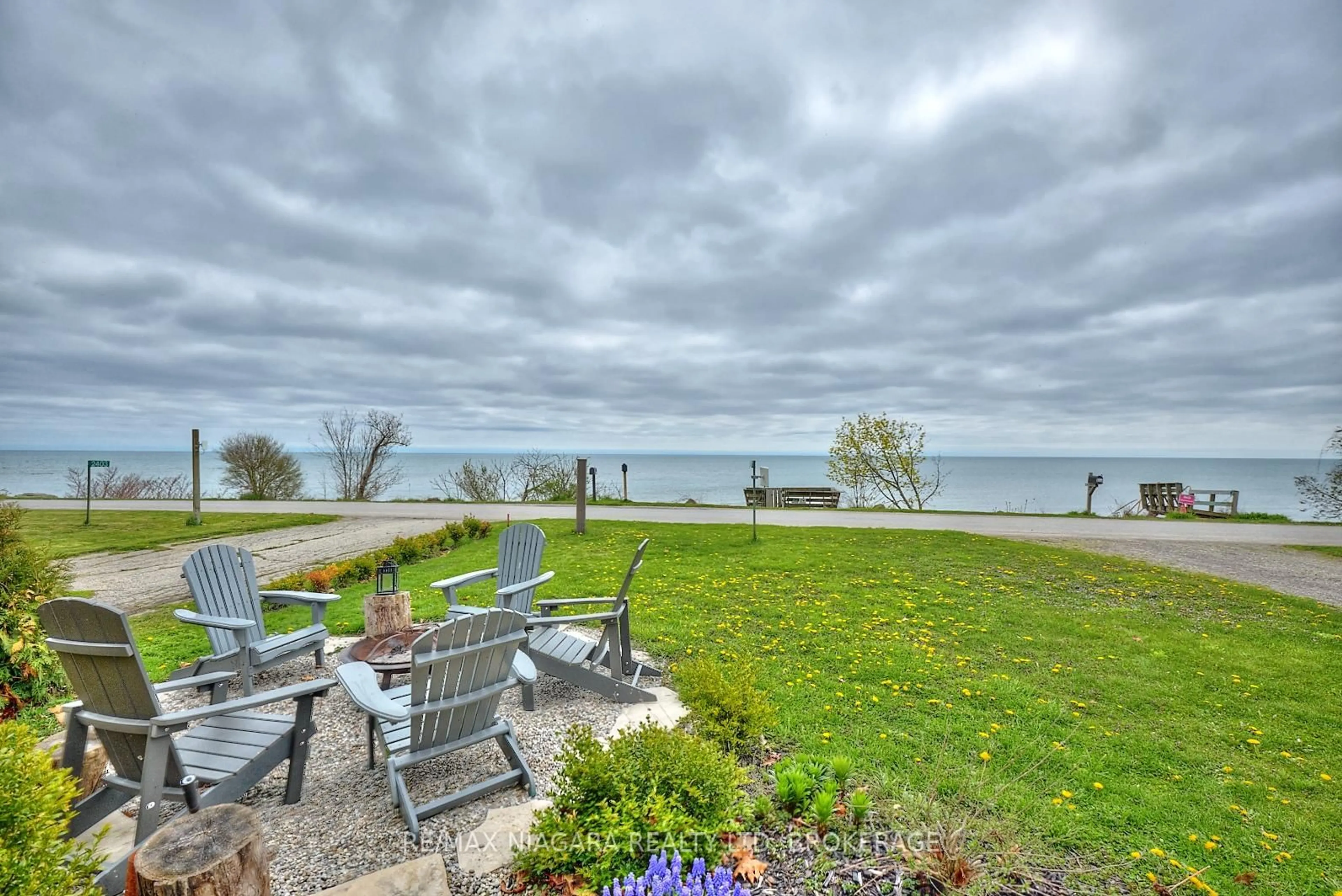 Patio, water/lake/river/ocean view for 2401 Lakeshore Rd, Haldimand Ontario N1A 2W8