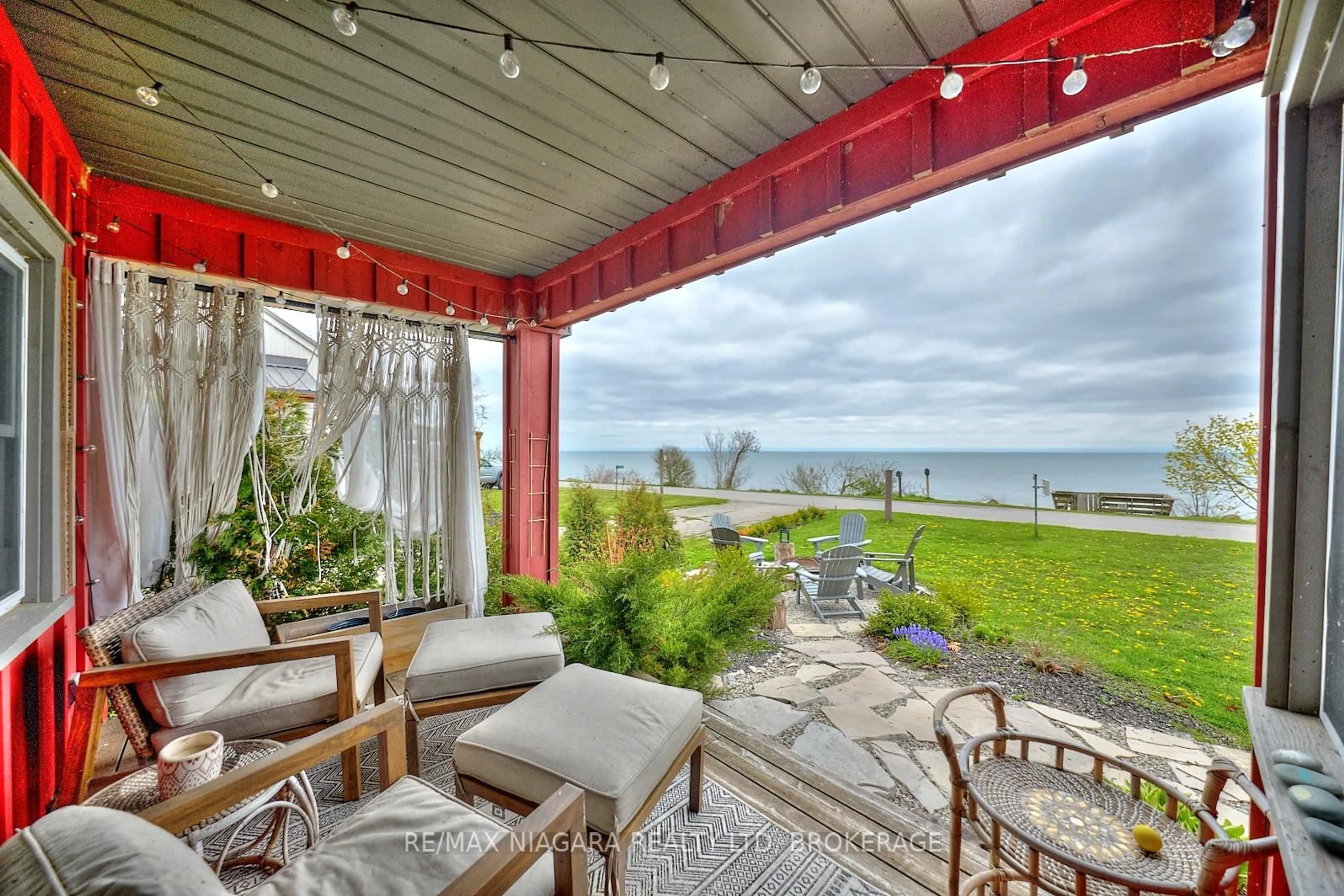 Patio, water/lake/river/ocean view for 2401 Lakeshore Rd, Haldimand Ontario N1A 2W8