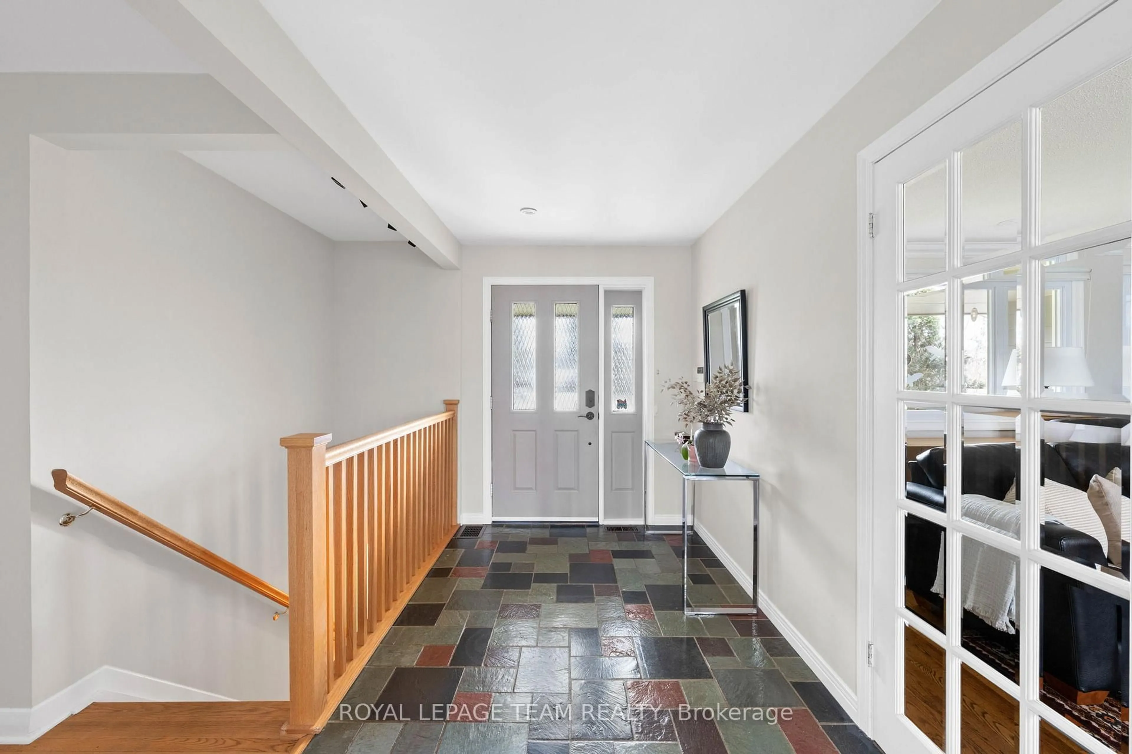 Indoor entryway for 56 Ryeburn Dr, Ottawa Ontario K1V 1H5