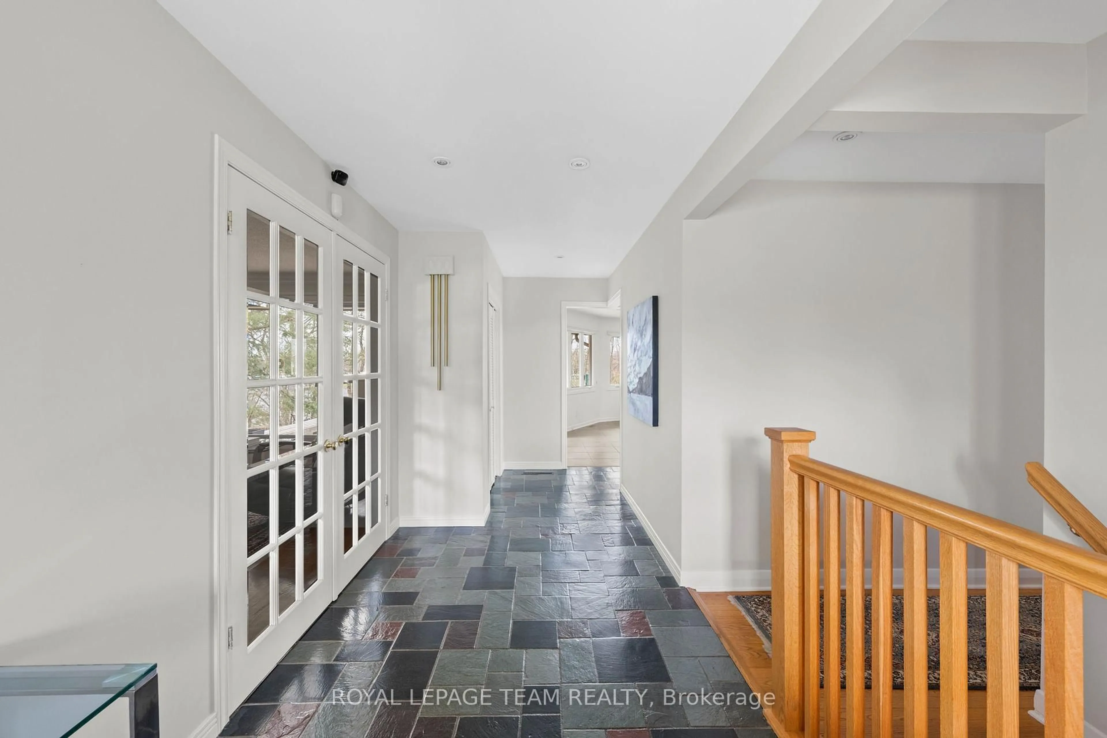 Indoor entryway for 56 Ryeburn Dr, Ottawa Ontario K1V 1H5