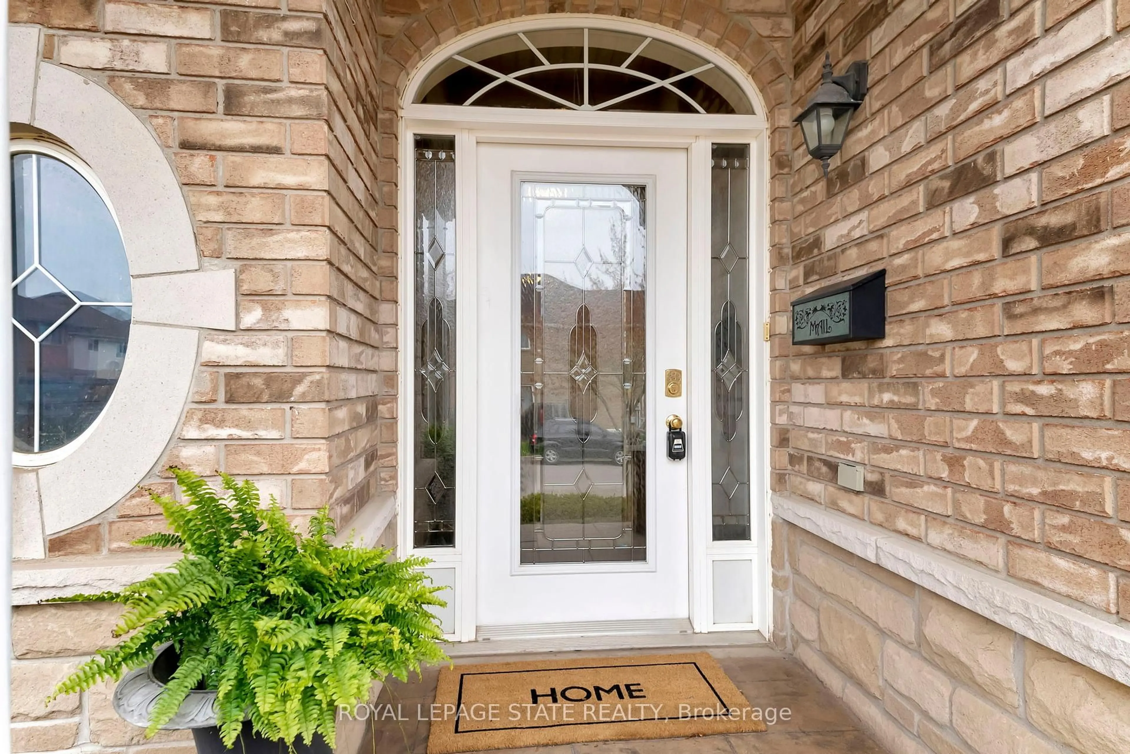 Indoor entryway for 188 Blue Mountain Dr, Hamilton Ontario L0R 1P0