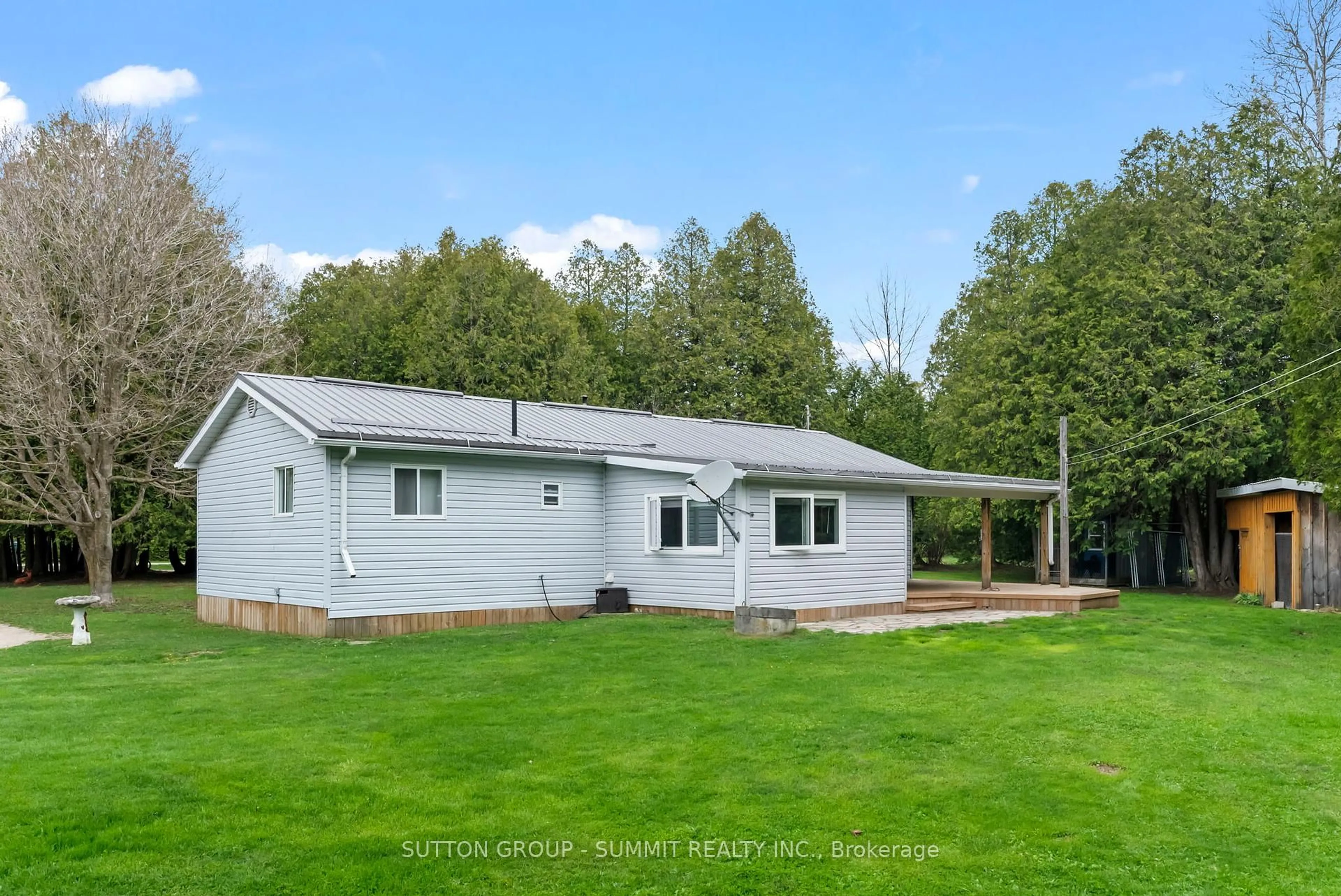 A pic from outside/outdoor area/front of a property/back of a property/a pic from drone, unknown for 134 Paisley Dr, Chatsworth Ontario N0G 1L0