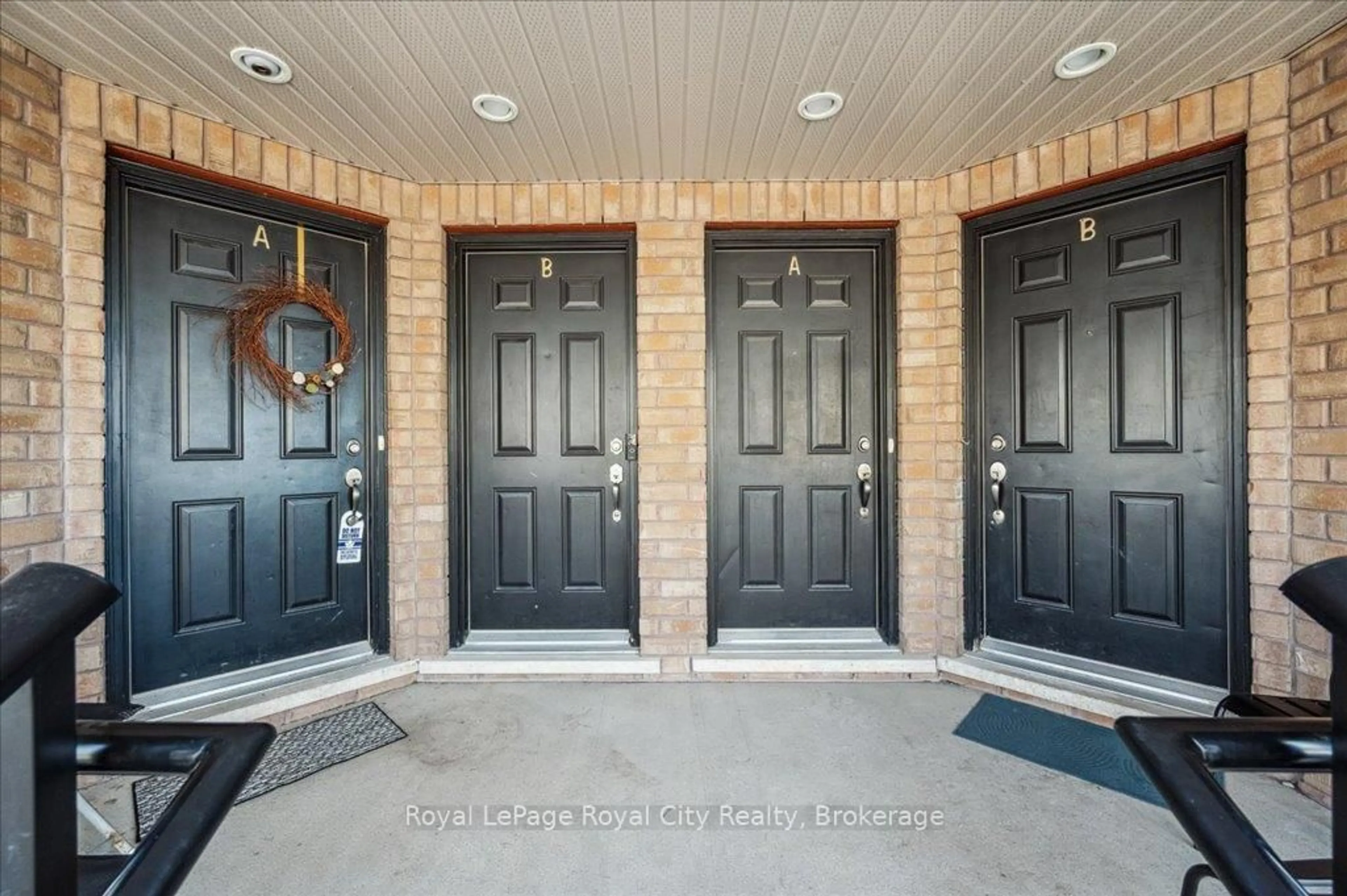 Indoor entryway for 15 Carere Cres #45B, Guelph Ontario N1E 0K4