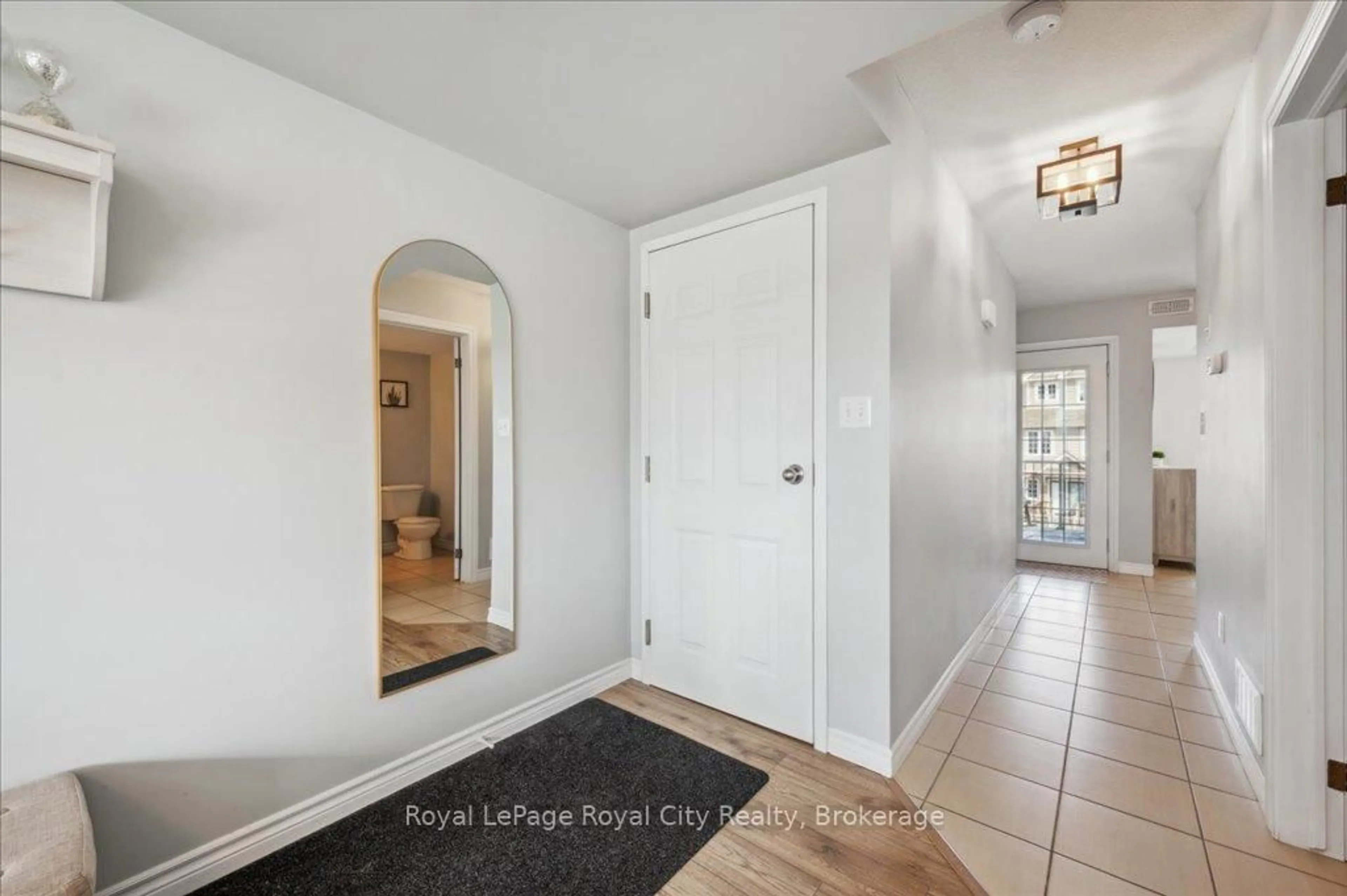 Indoor entryway for 15 Carere Cres #45B, Guelph Ontario N1E 0K4