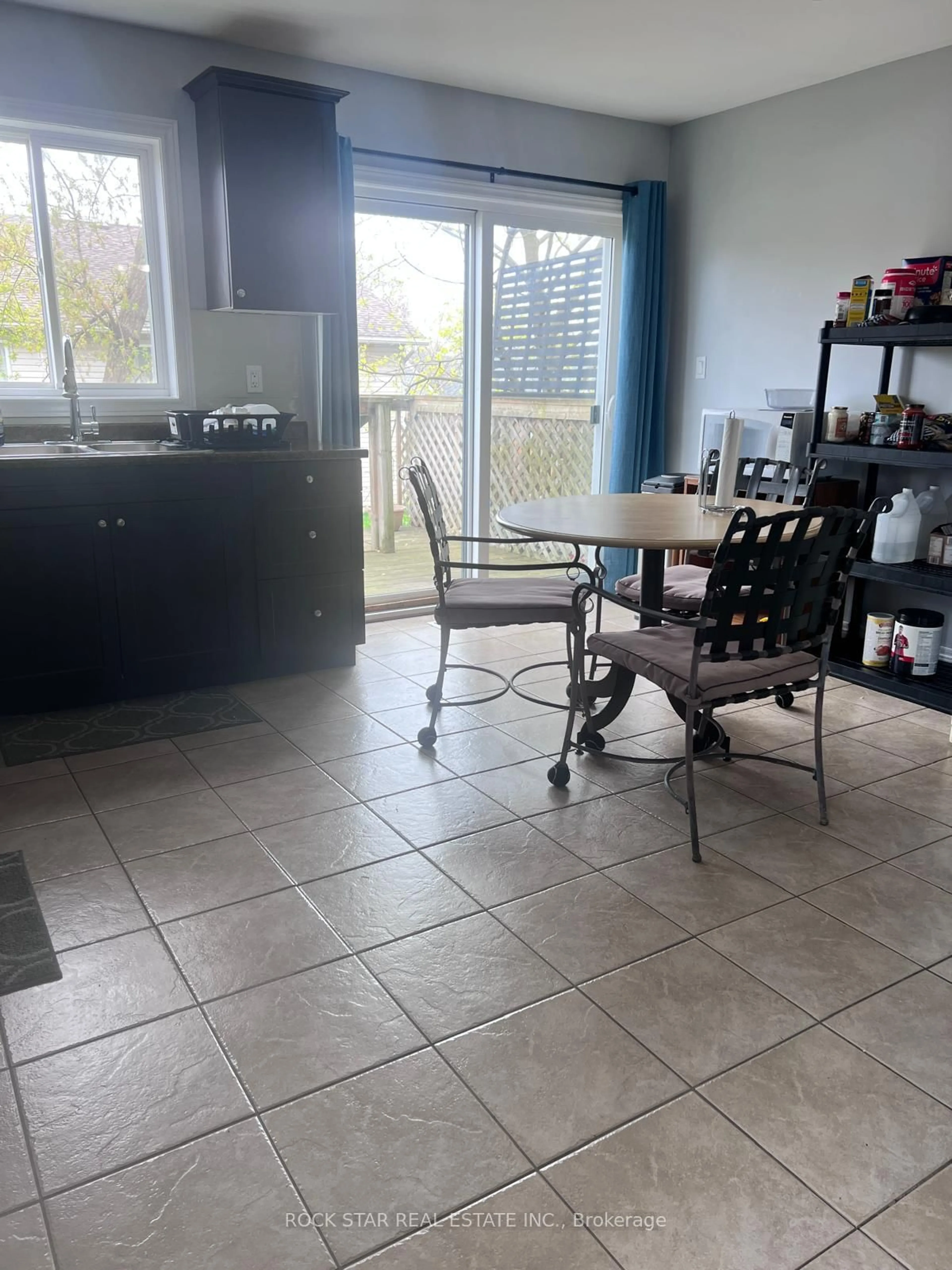 A pic of a room for 36A Kent St, St. Catharines Ontario L2S 1H2