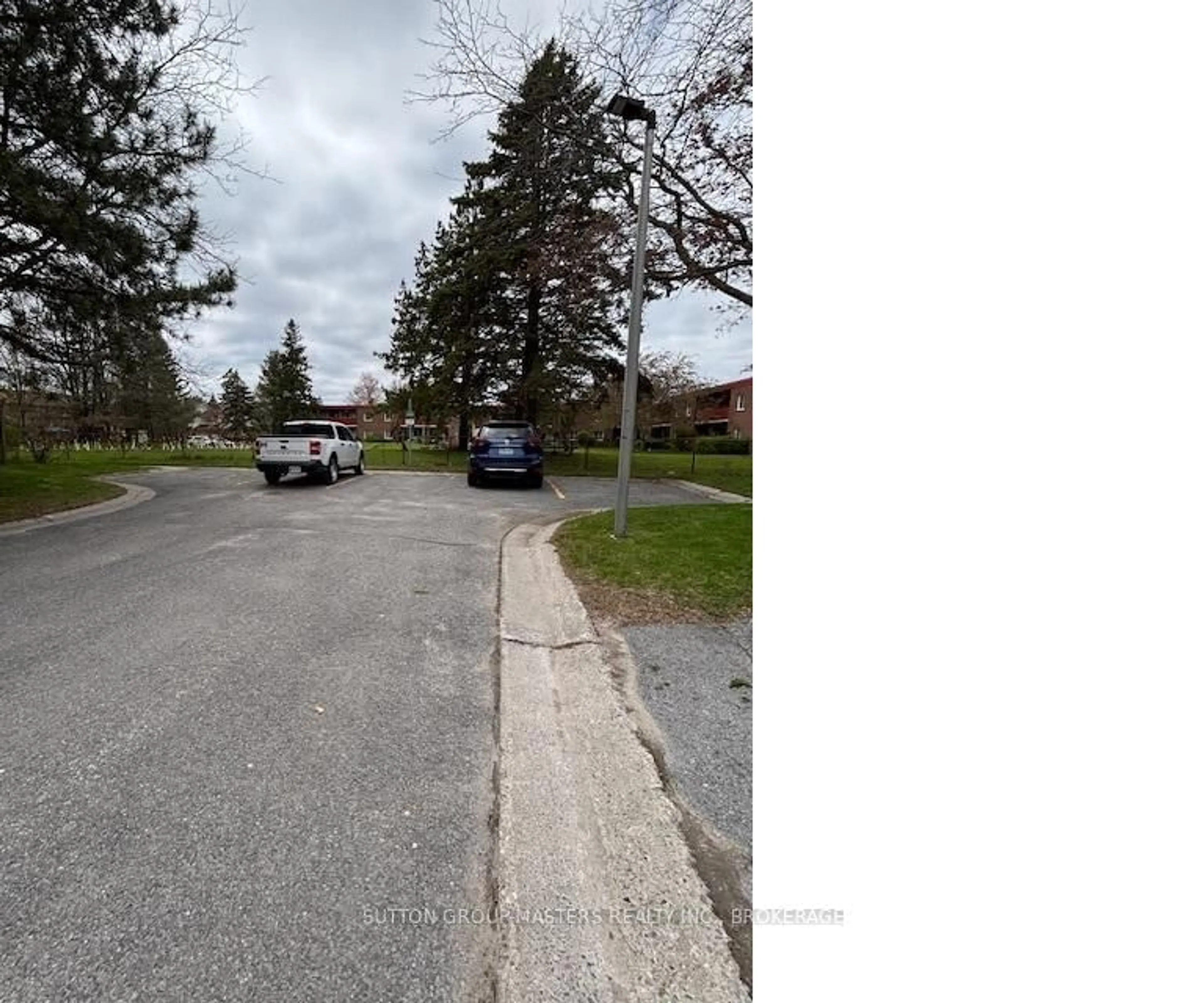 Blurry image for 19 MacPherson Ave #28, Kingston Ontario K7M 6W4