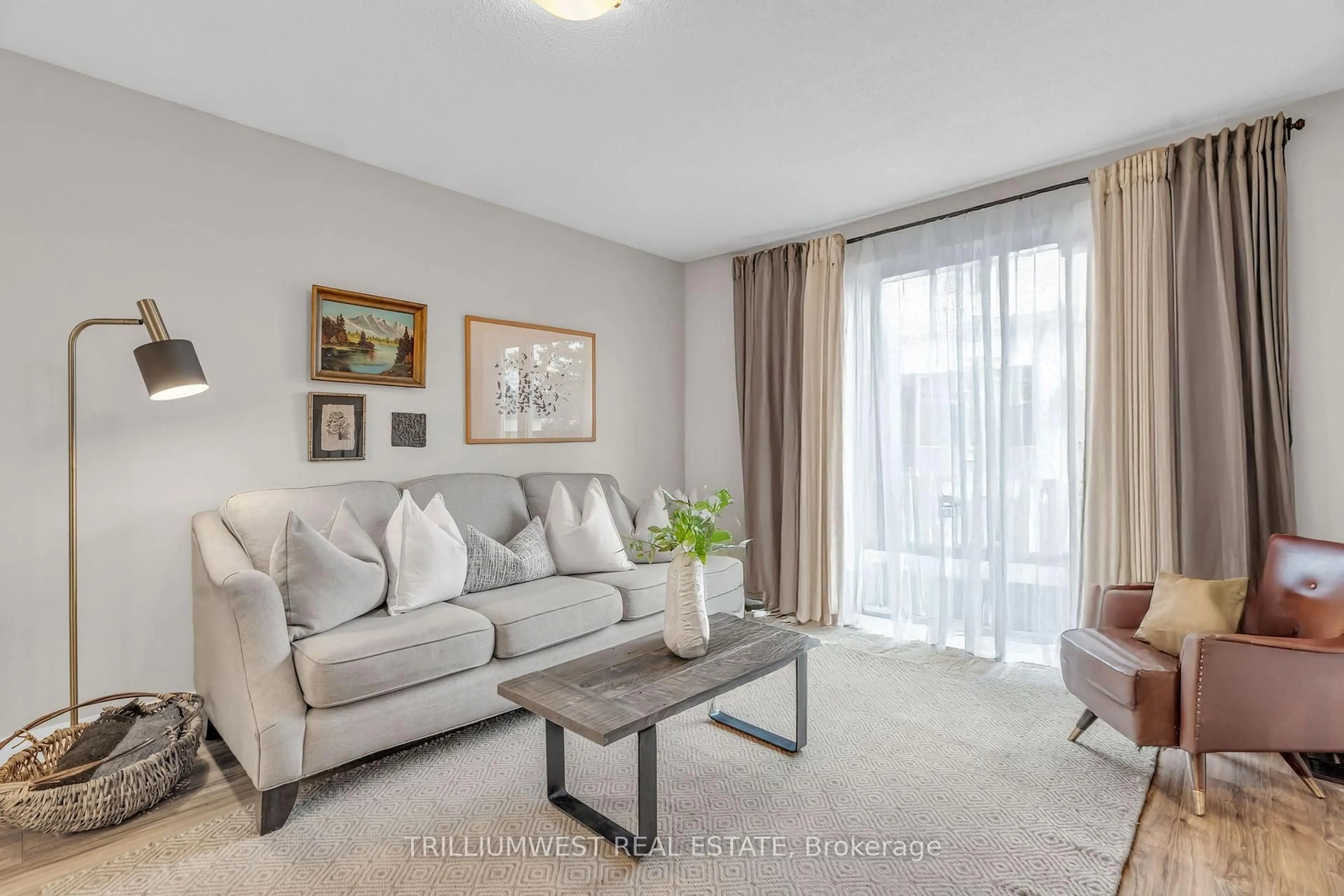 Living room with furniture, unknown for 339 Misty Cres, Kitchener Ontario N2B 3V5