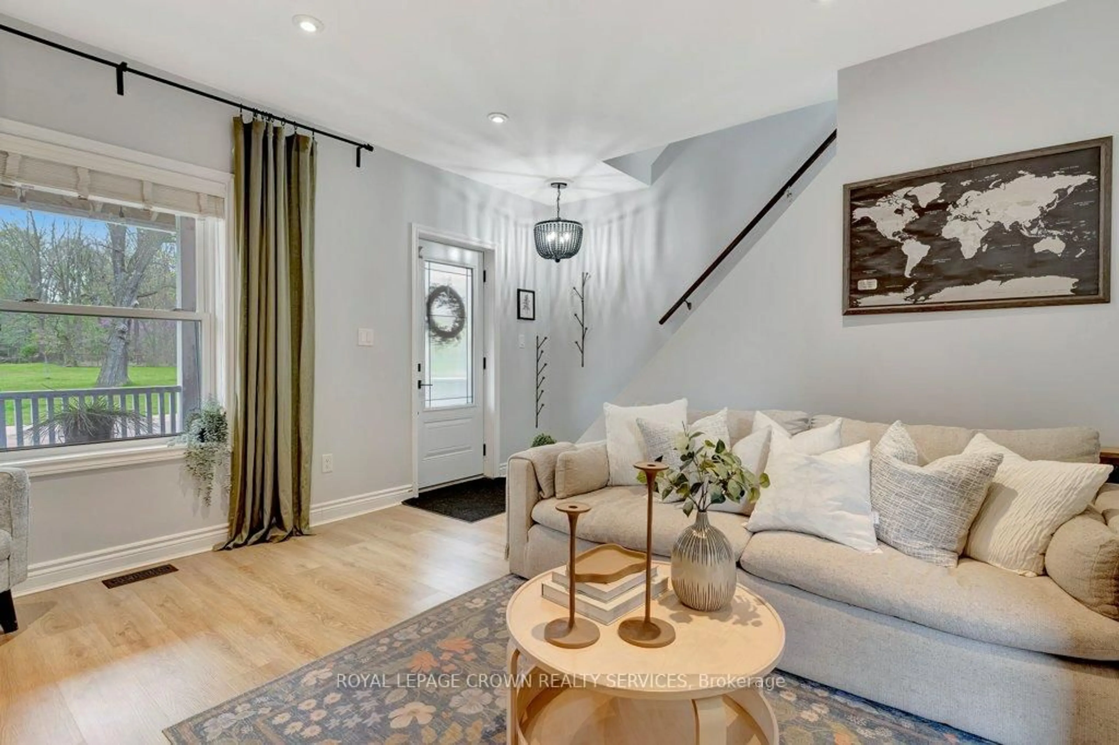 Living room with furniture, unknown for 86 Spring St, Brant Ontario N3T 4M5