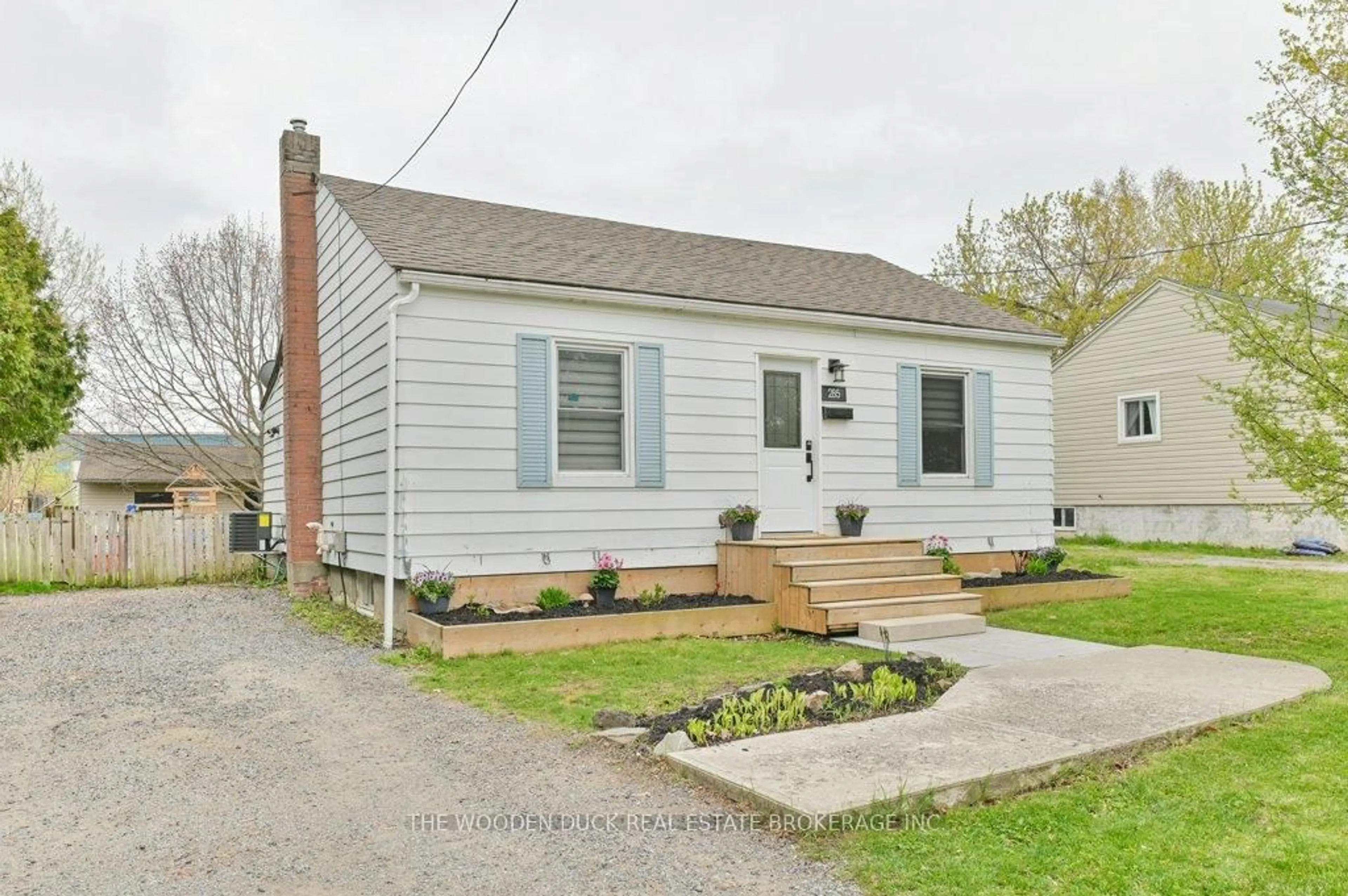 Home with vinyl exterior material, street for 285 Kent St, Cobourg Ontario K9A 1B6