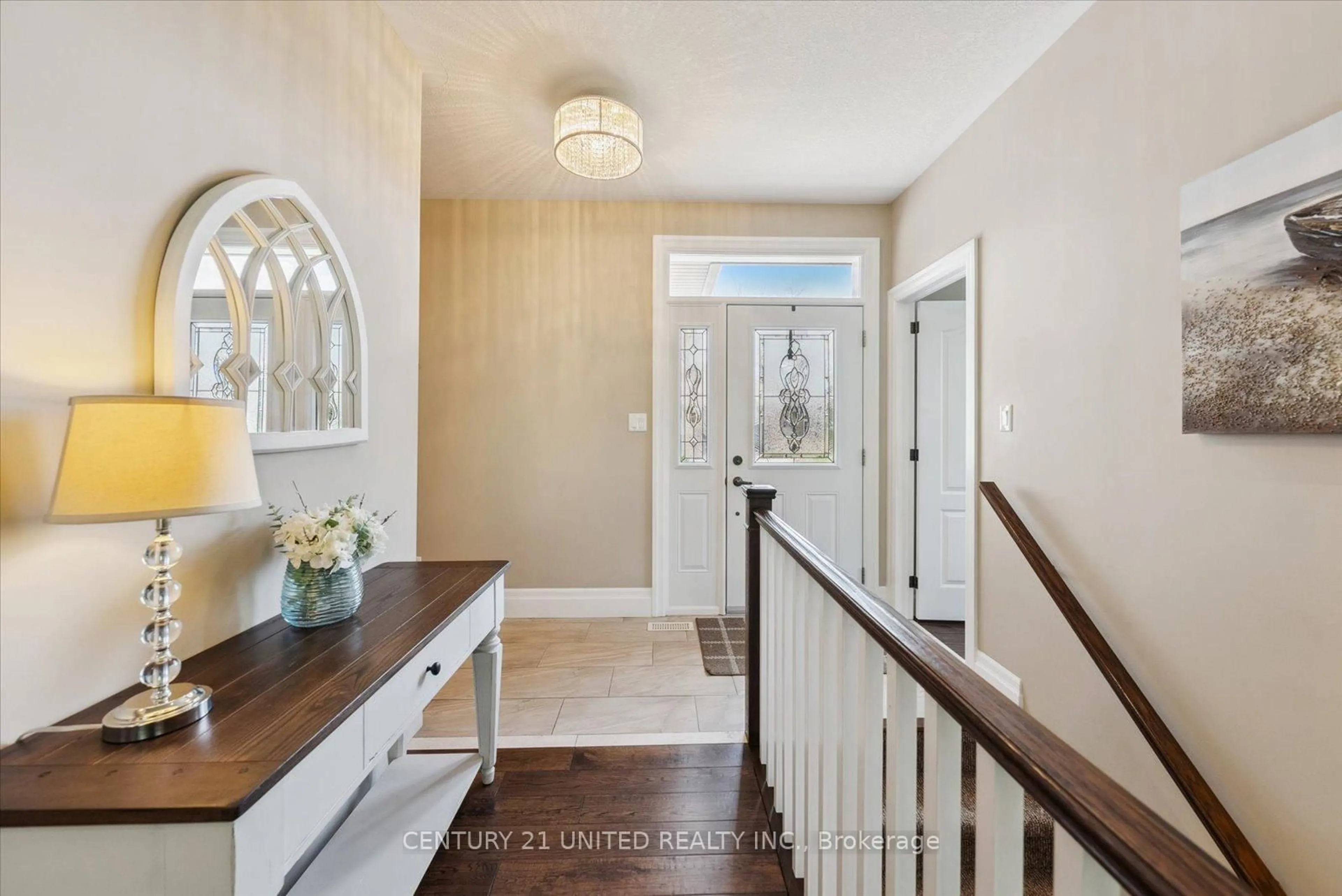 Indoor entryway for 301 Carnegie Ave #154, Peterborough North Ontario K9L 0B3