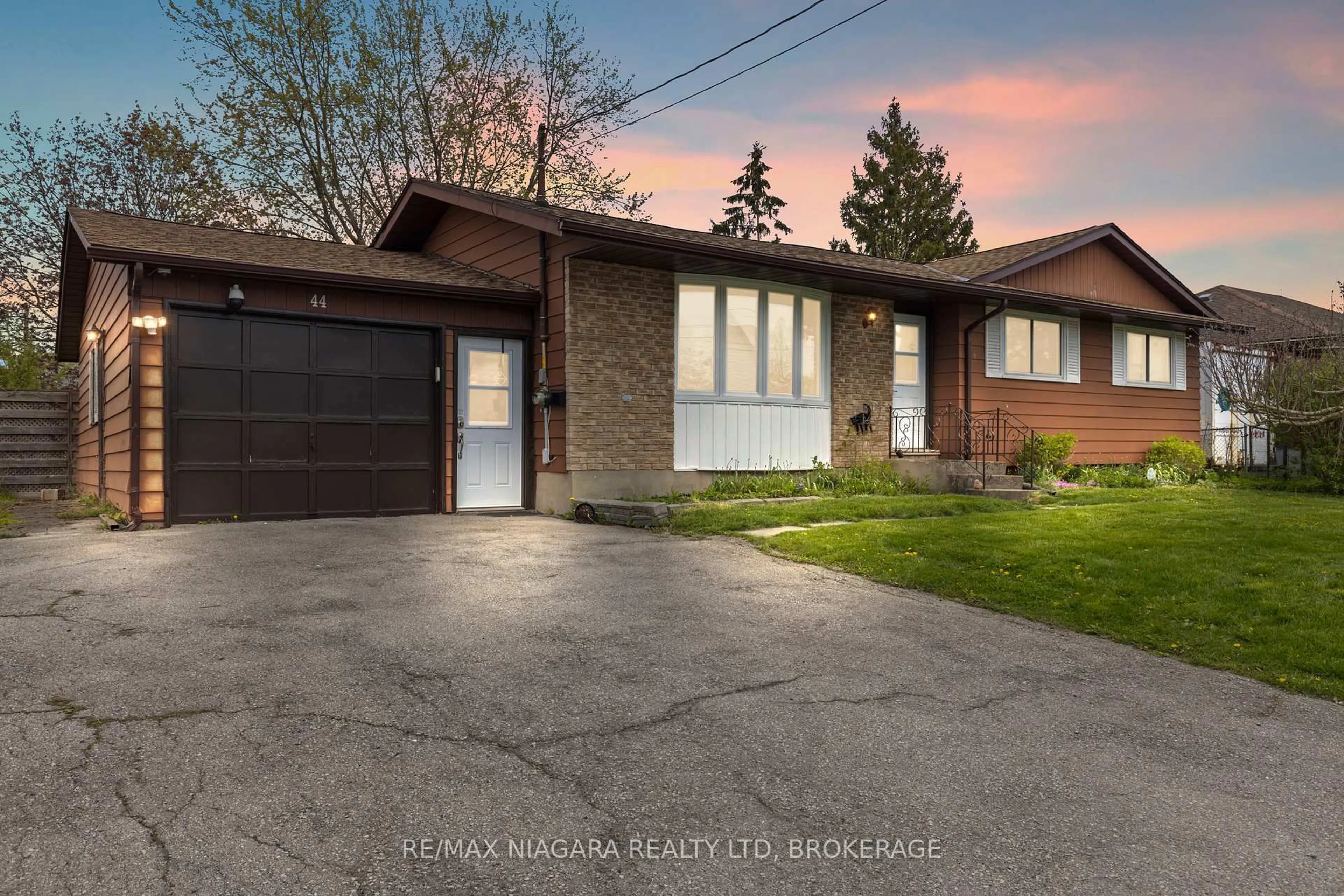 Home with brick exterior material, street for 44 Ferguson Ave, Fort Erie Ontario L2A 5J3