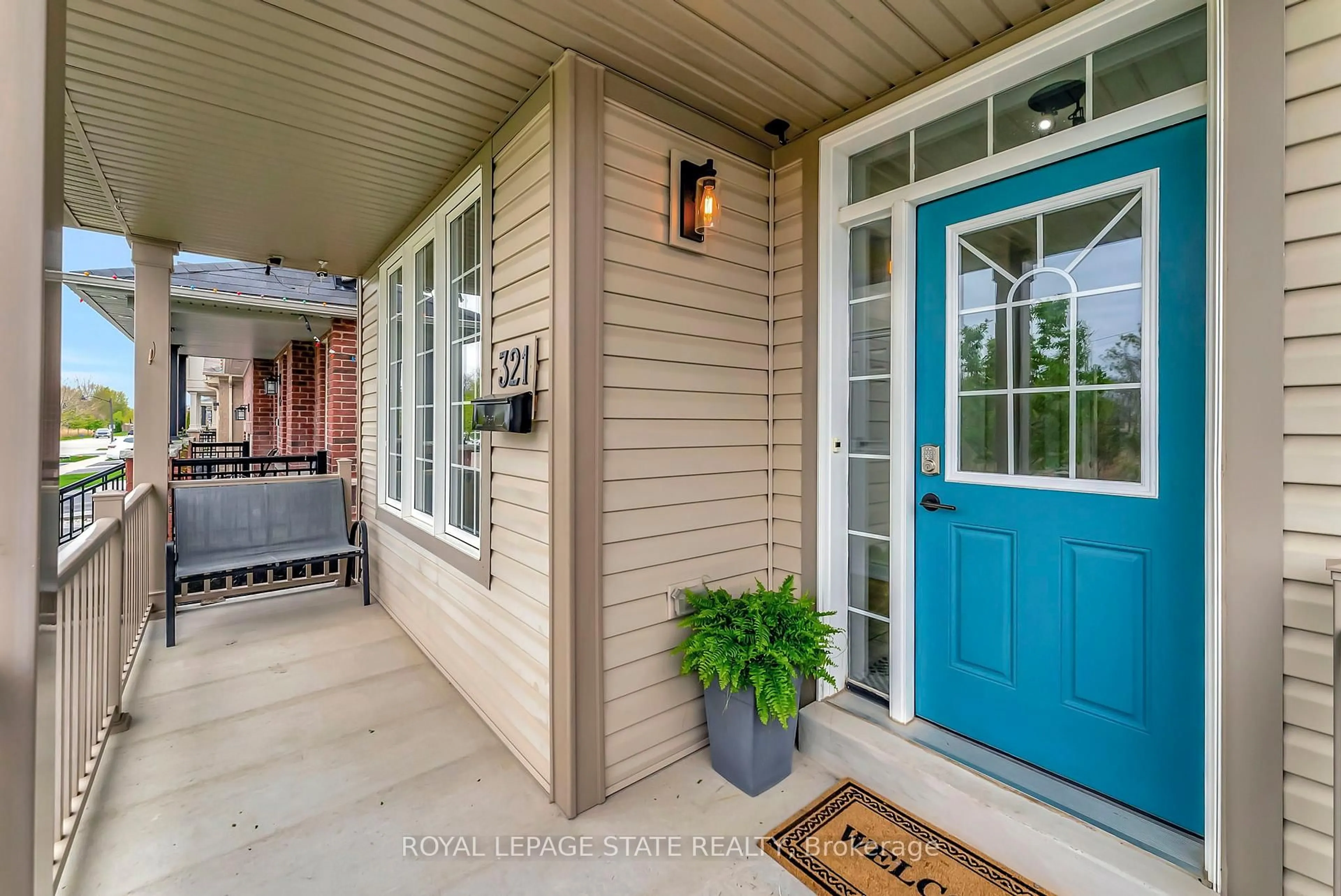 Indoor entryway for 321 Powell Rd, Brantford Ontario N3T 0J8