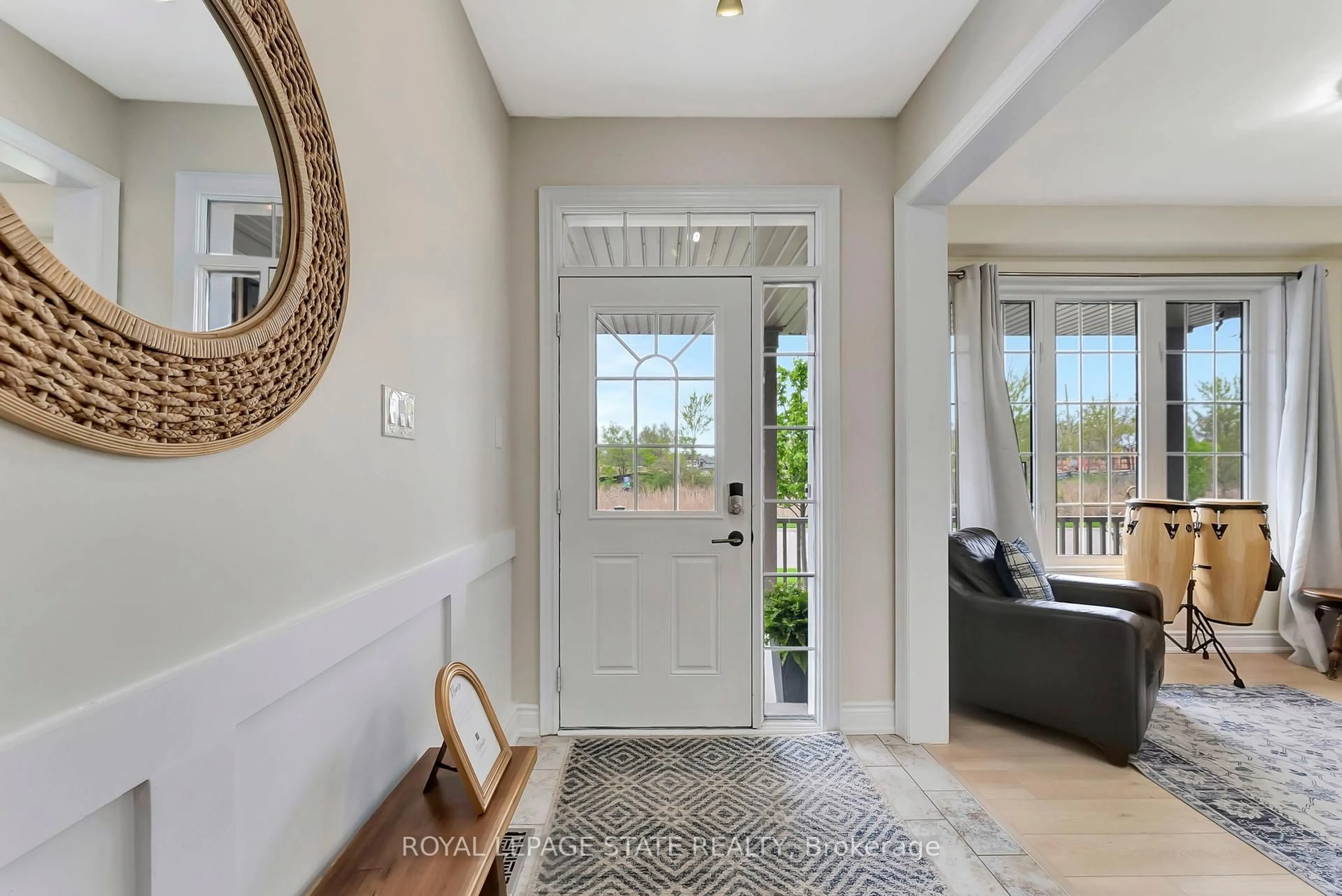 Indoor entryway for 321 Powell Rd, Brantford Ontario N3T 0J8