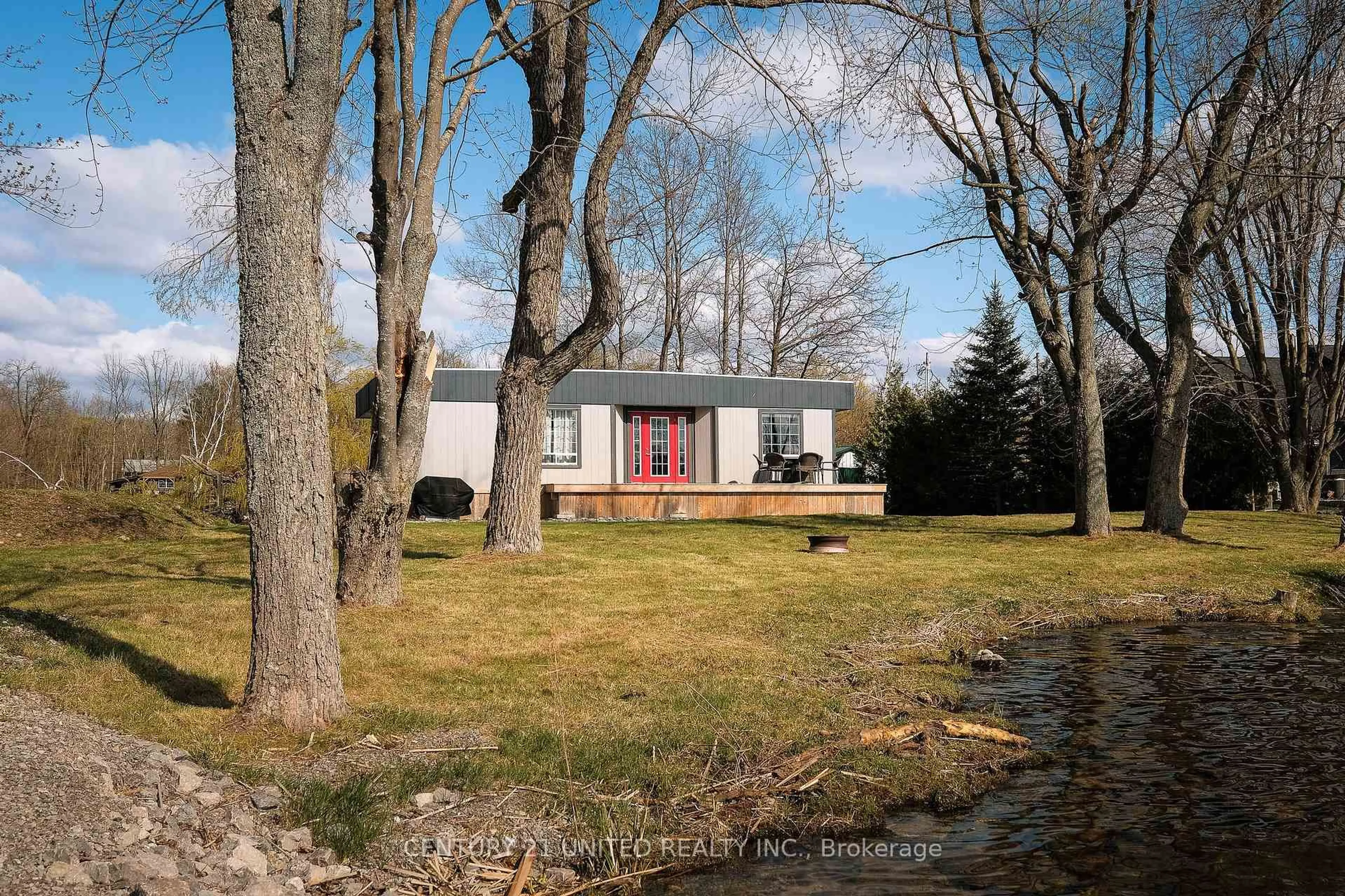 A pic from outside/outdoor area/front of a property/back of a property/a pic from drone, unknown for 115 Rollie's Bay Rd, Curve Lake First Nation 35 Ontario K0L 2H0